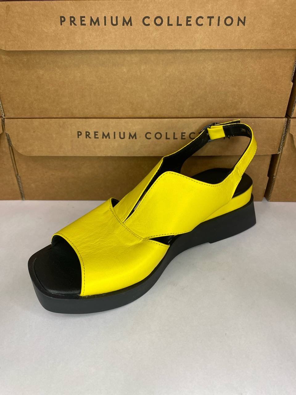 картинка Босоножки кожаные Benito от магазина Pratik