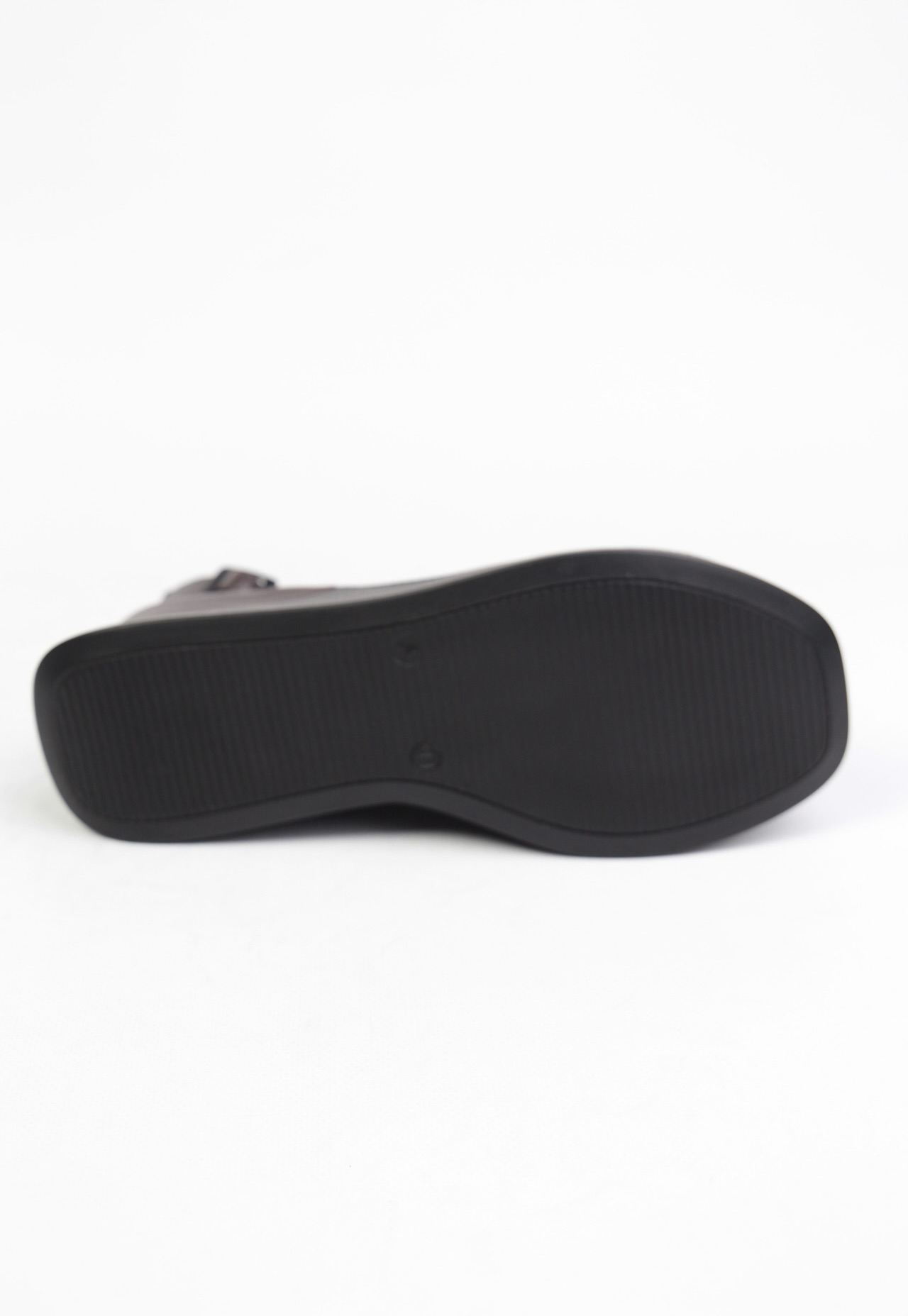 картинка Босоножки кожаные Benito от магазина Pratik