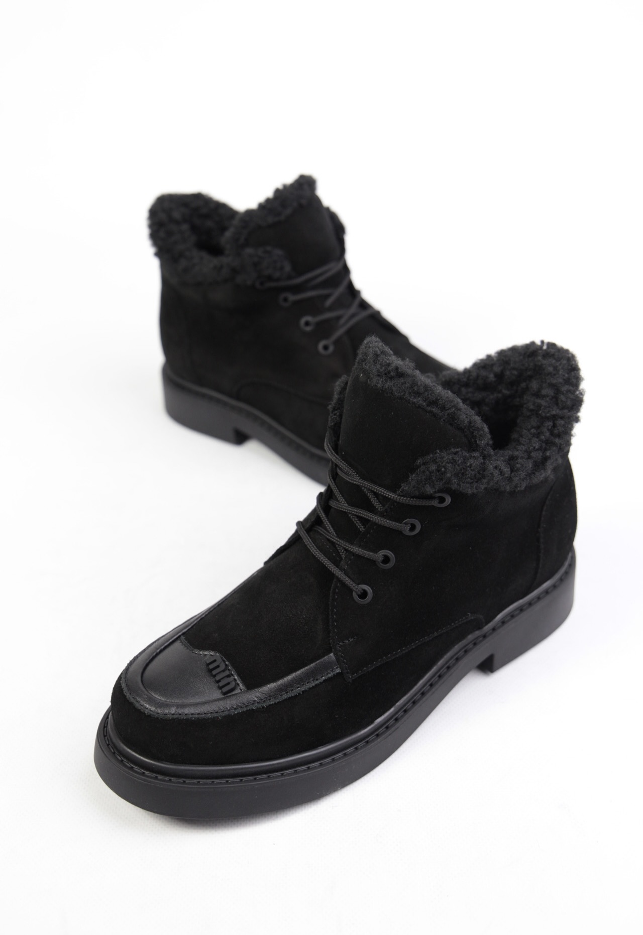 картинка Ботинки замшевые Benito от магазина Pratik