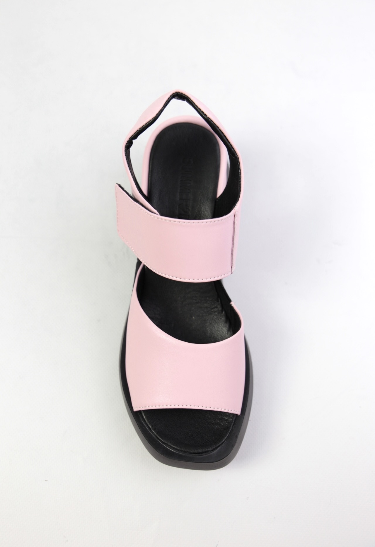 картинка Босоножки кожаные Benito от магазина Pratik