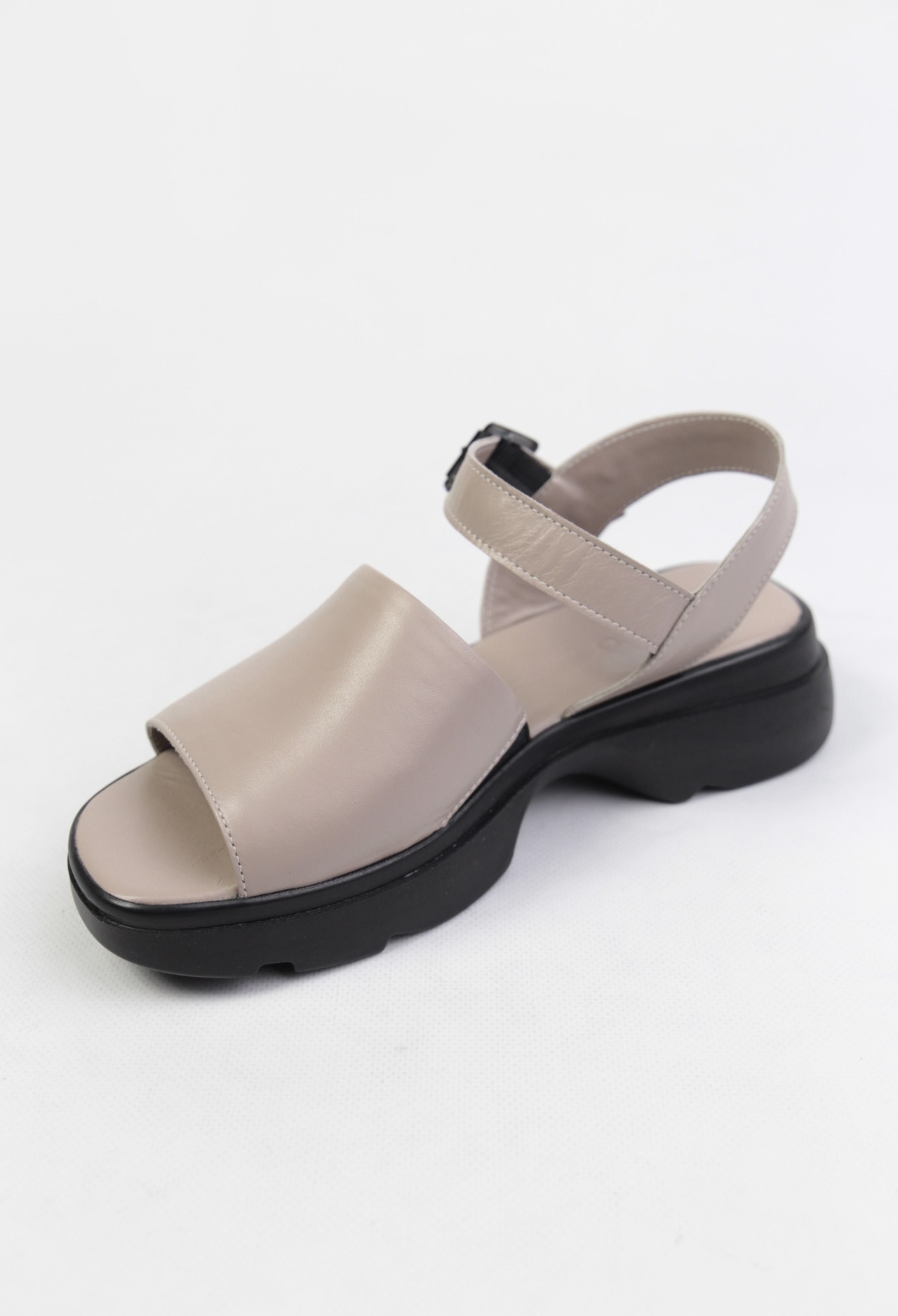 картинка Босоножки кожаные Benito от магазина Pratik