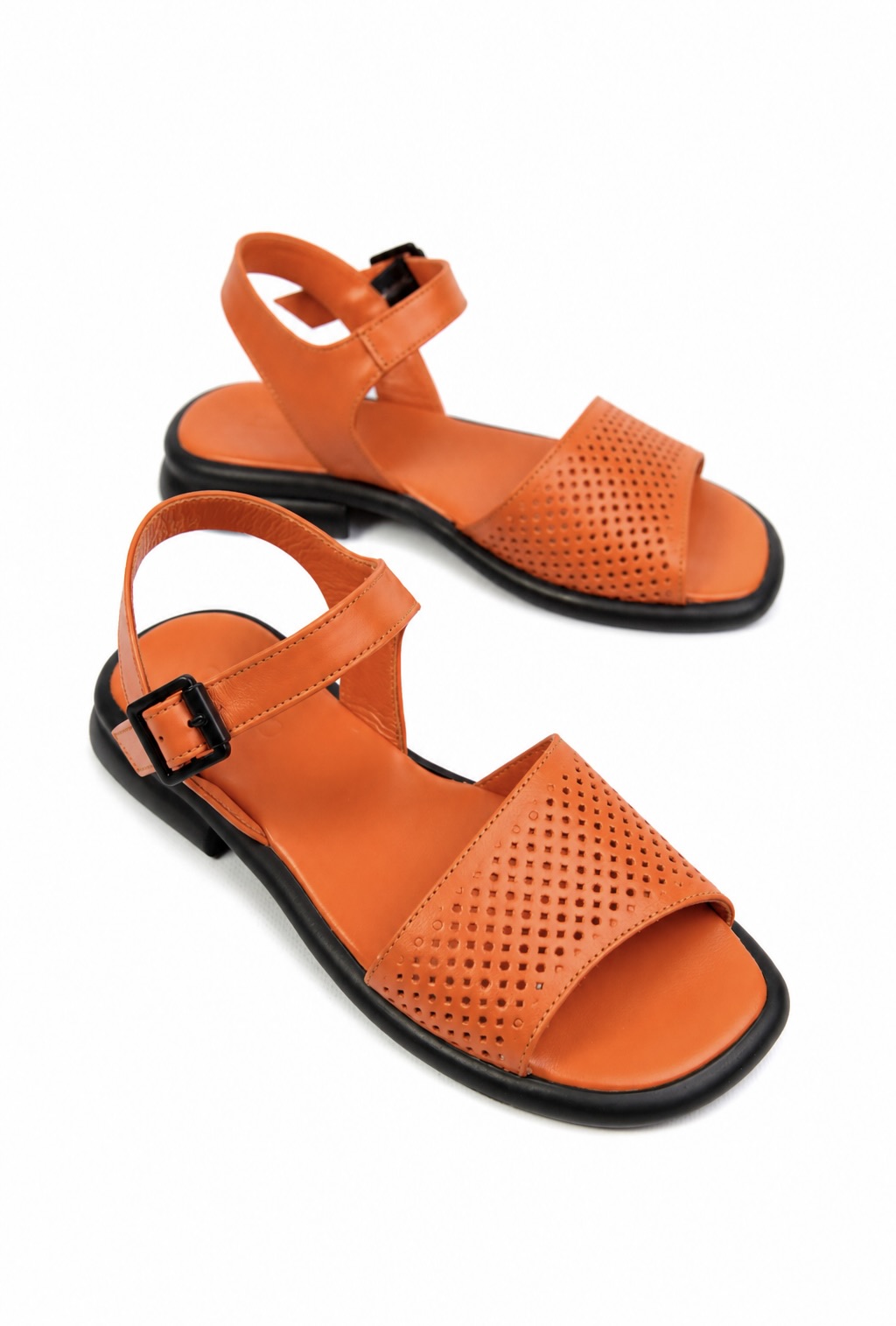 картинка Сандалии кожаные Benito от магазина Pratik