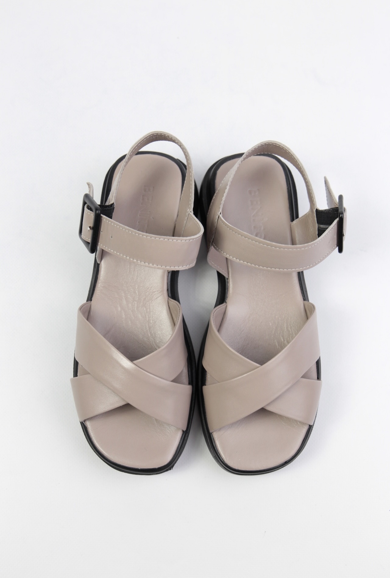 картинка Босоножки кожаные Benito от магазина Pratik