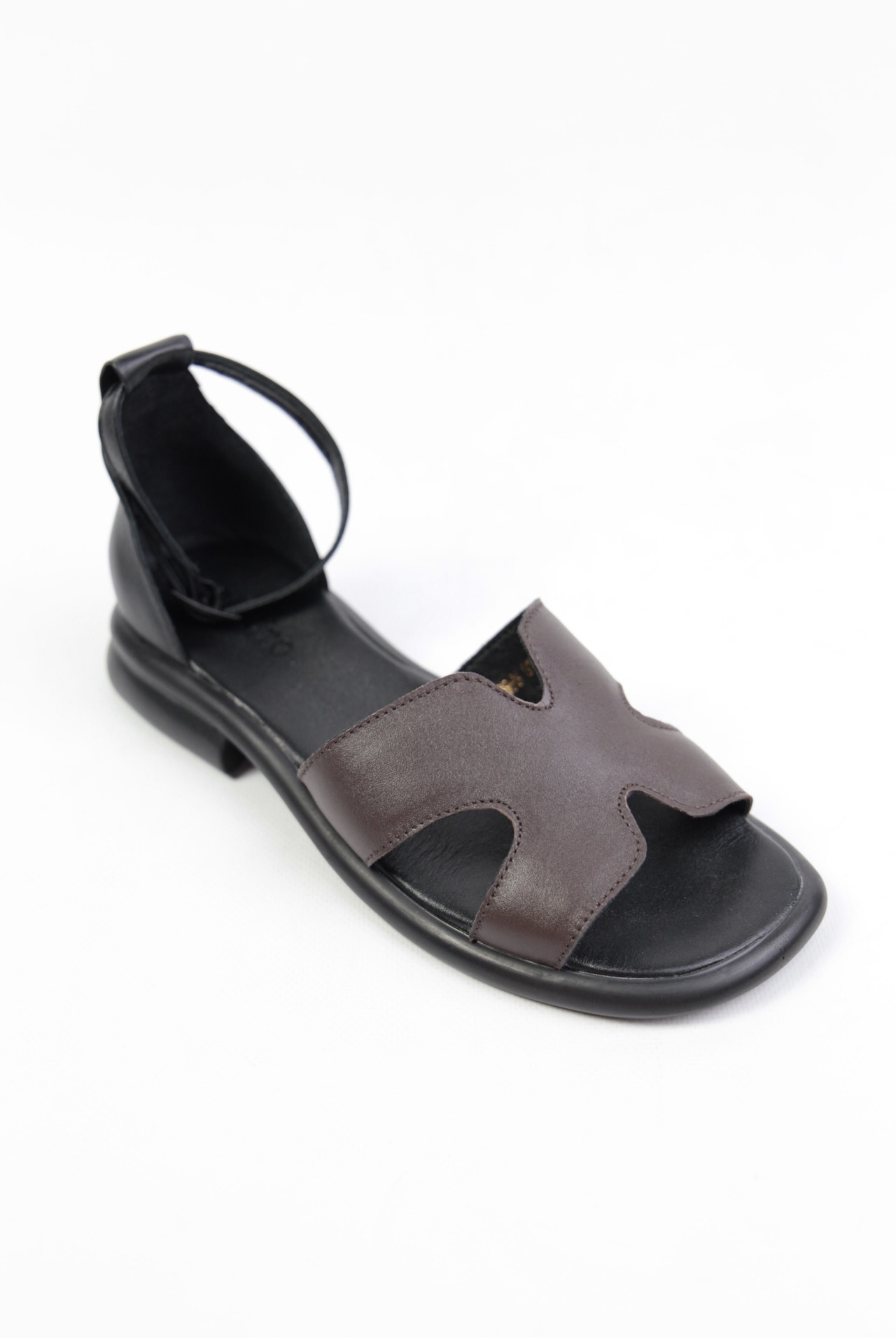 картинка Сандалии кожаные Benito от магазина Pratik