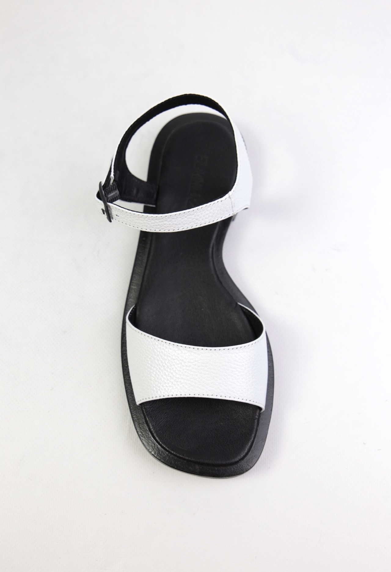 картинка Сандалии кожаные Benito от магазина Pratik