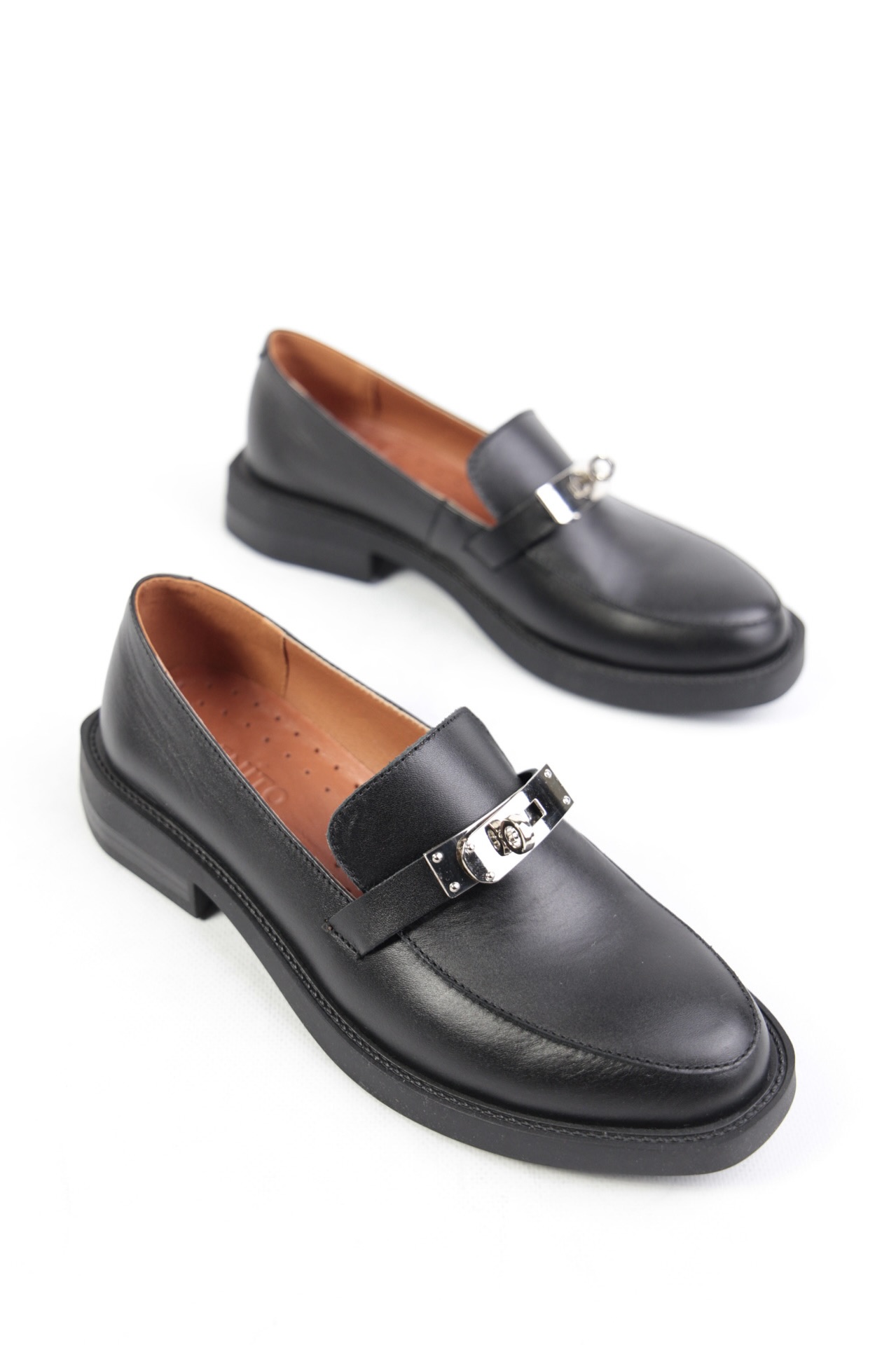 картинка Лоферы кожаные Benito от магазина Pratik