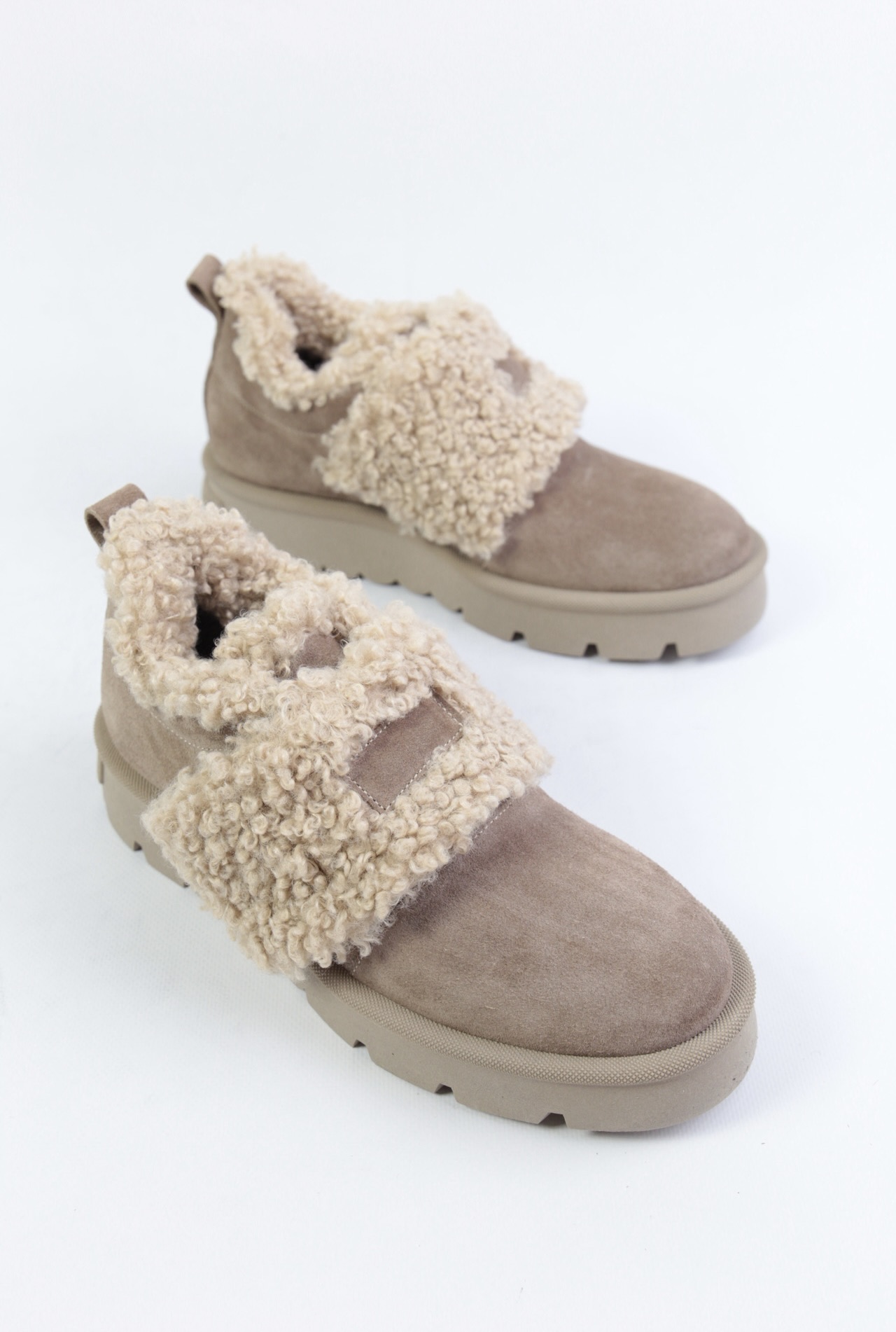 картинка Ботинки замшевые Benito от магазина Pratik