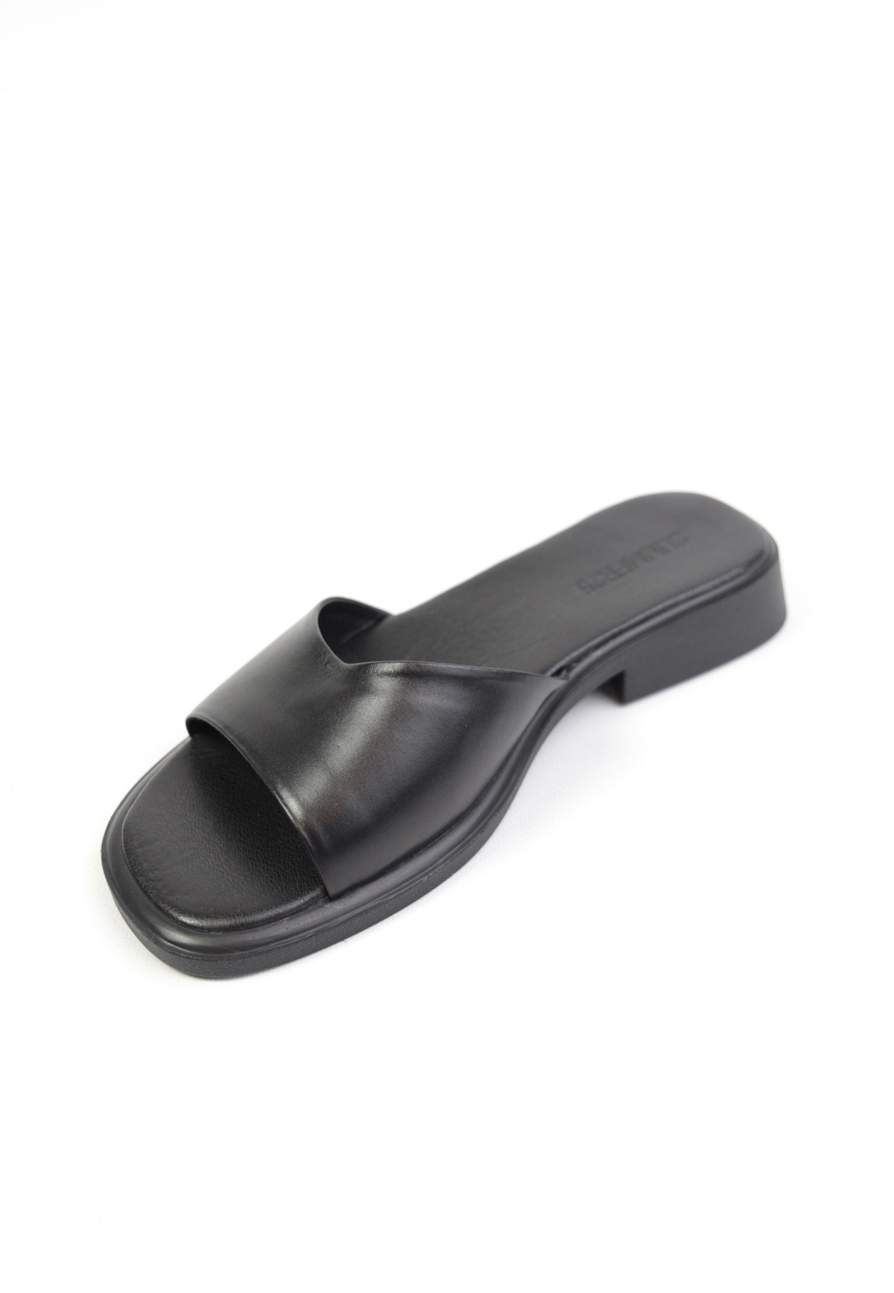 картинка Шлепанцы кожаные Benito от магазина Pratik