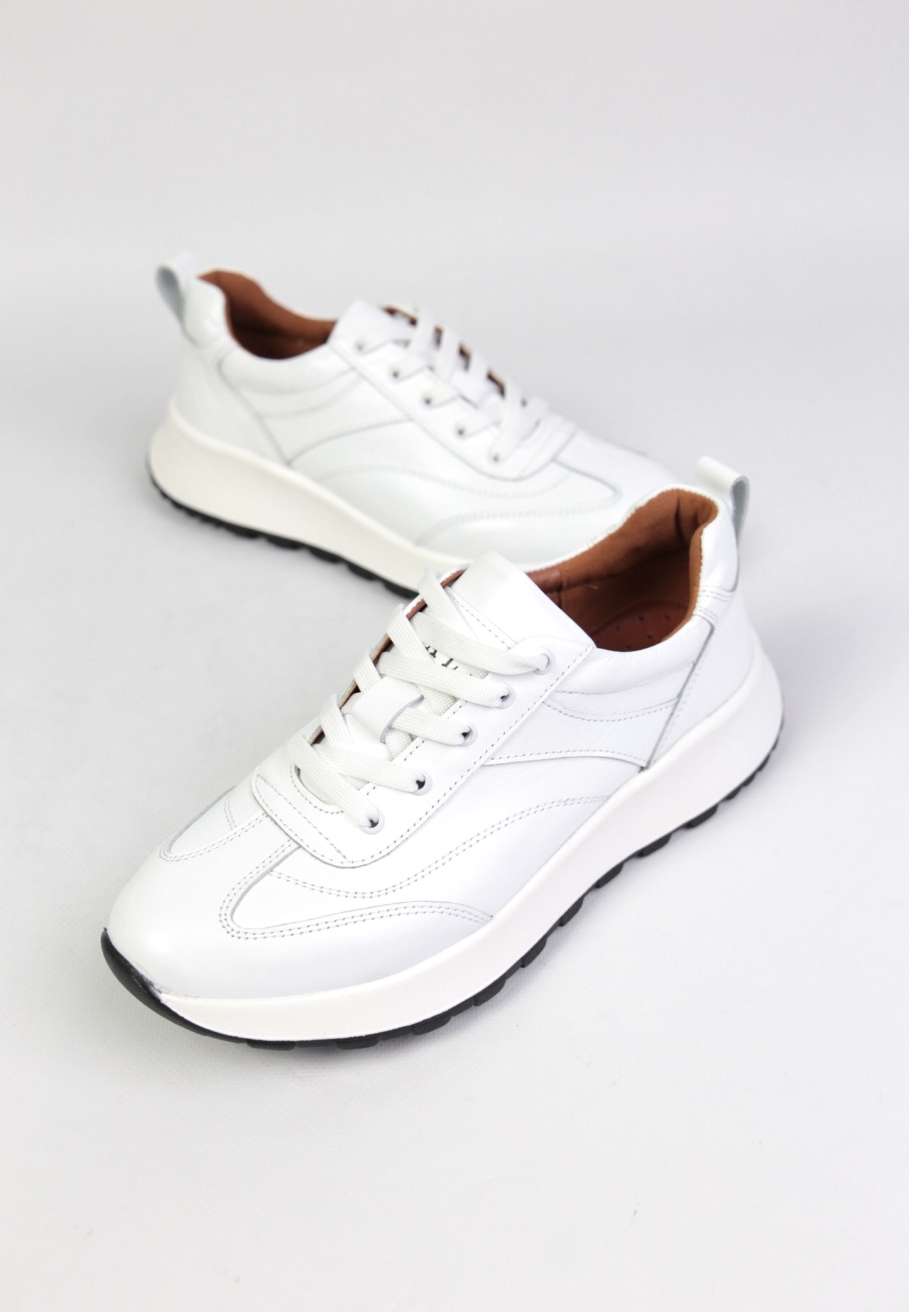 картинка Кроссовки кожаные Benito от магазина Pratik