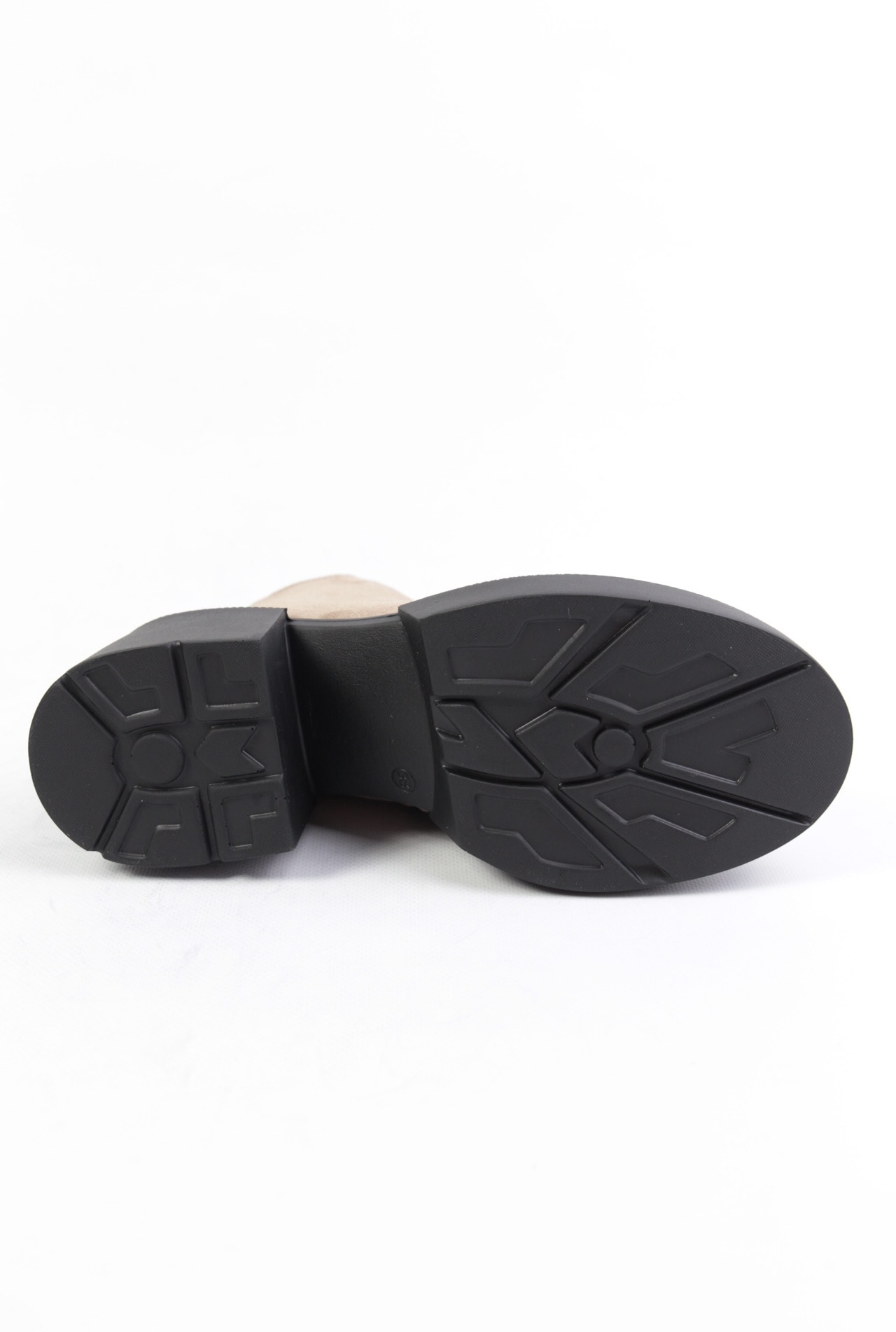 картинка Ботильоны замшевые Benito от магазина Pratik