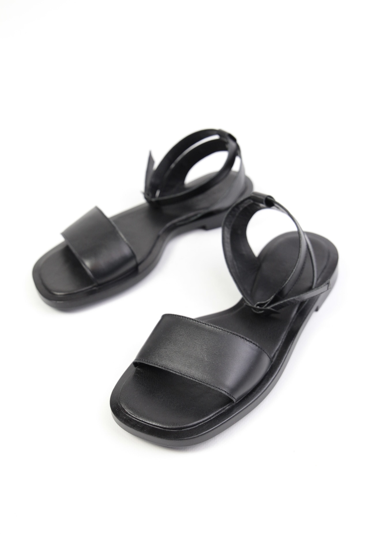 картинка Сандалии кожаные Benito от магазина Pratik