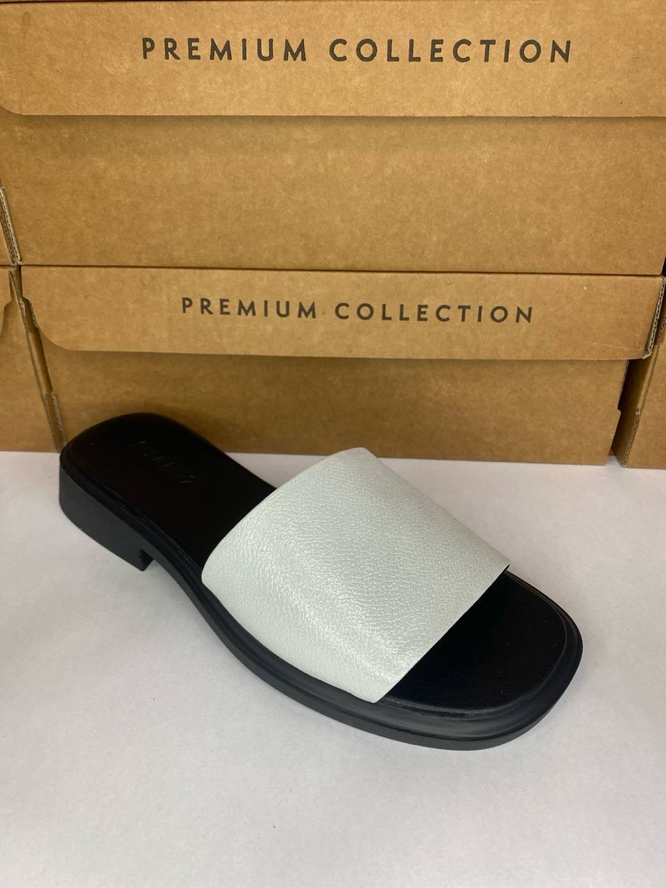 картинка Шлепанцы кожаные Benito от магазина Pratik