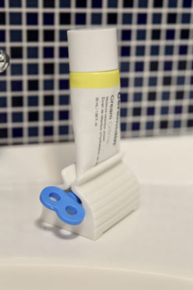 Пресс для зубной пасты и крема, синий 85- фото 1 - интернет-магазин обуви Pratik