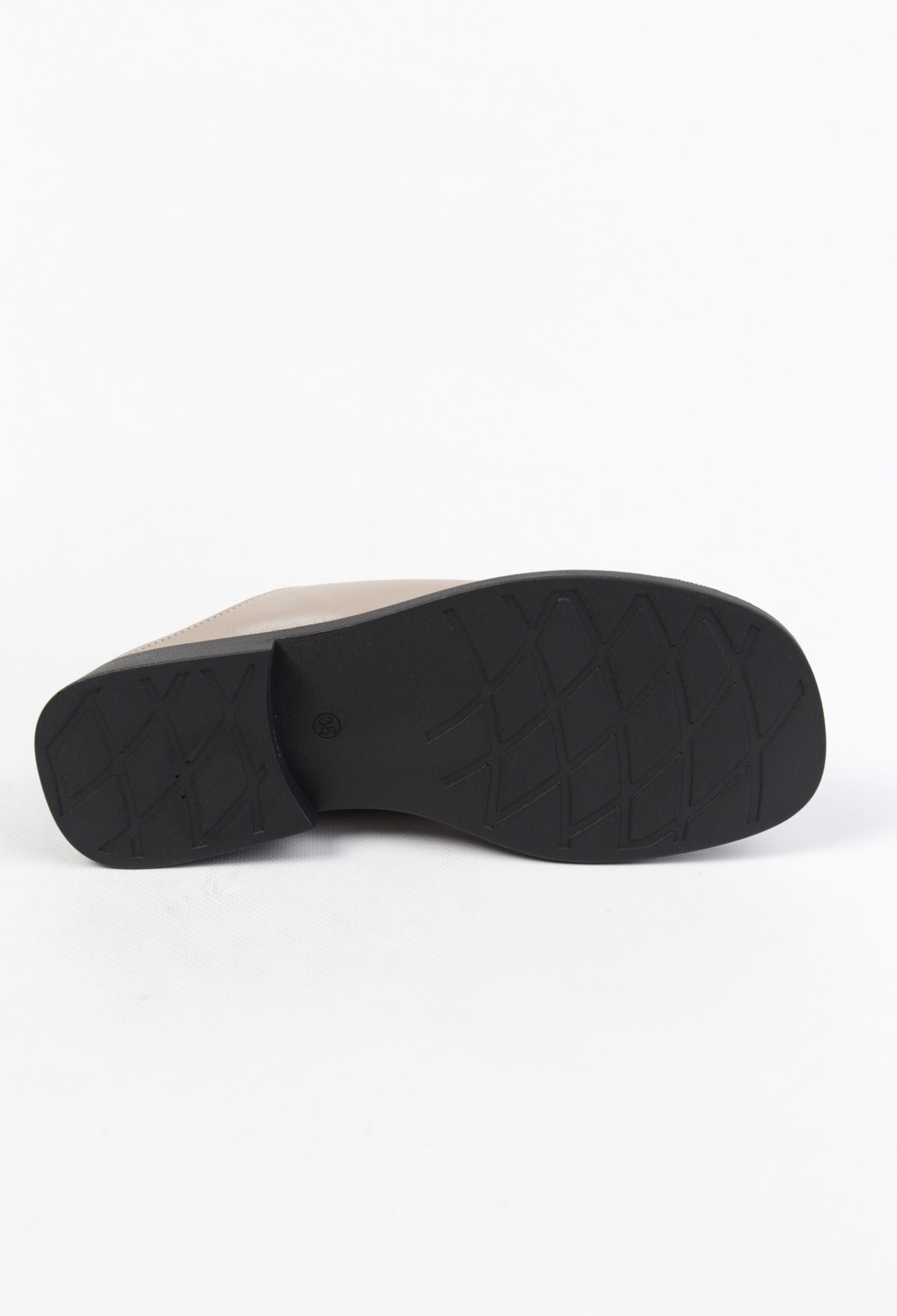 картинка Шлепанцы кожаные Benito от магазина Pratik