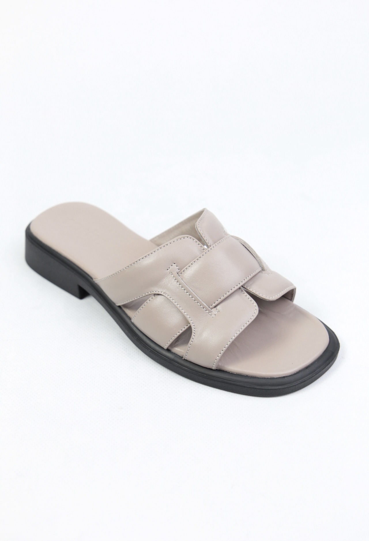 картинка Шлепанцы кожаные Benito от магазина Pratik