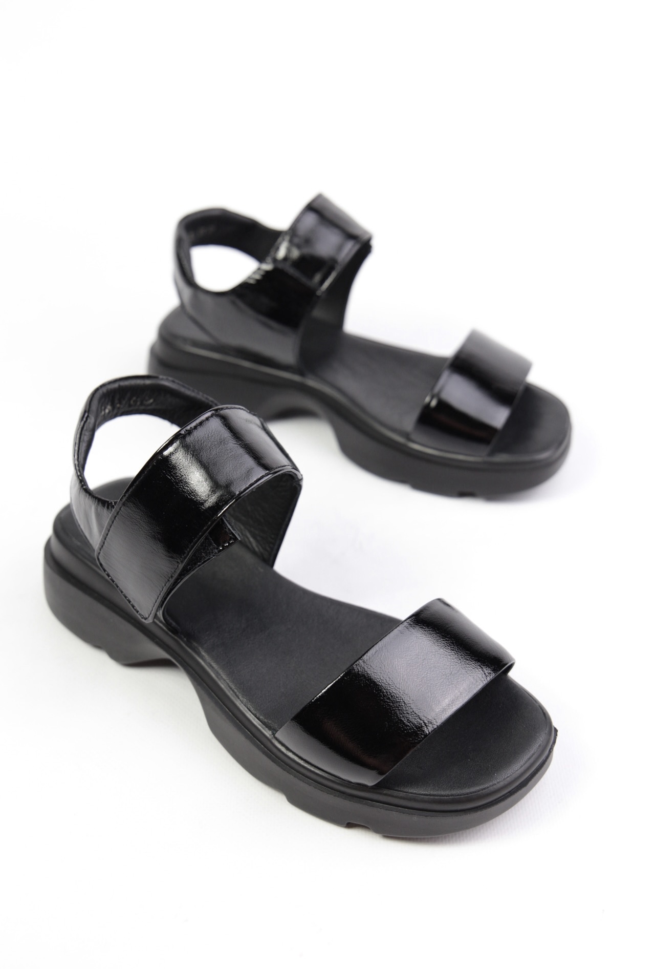 картинка Босоножки кожаные Benito от магазина Pratik