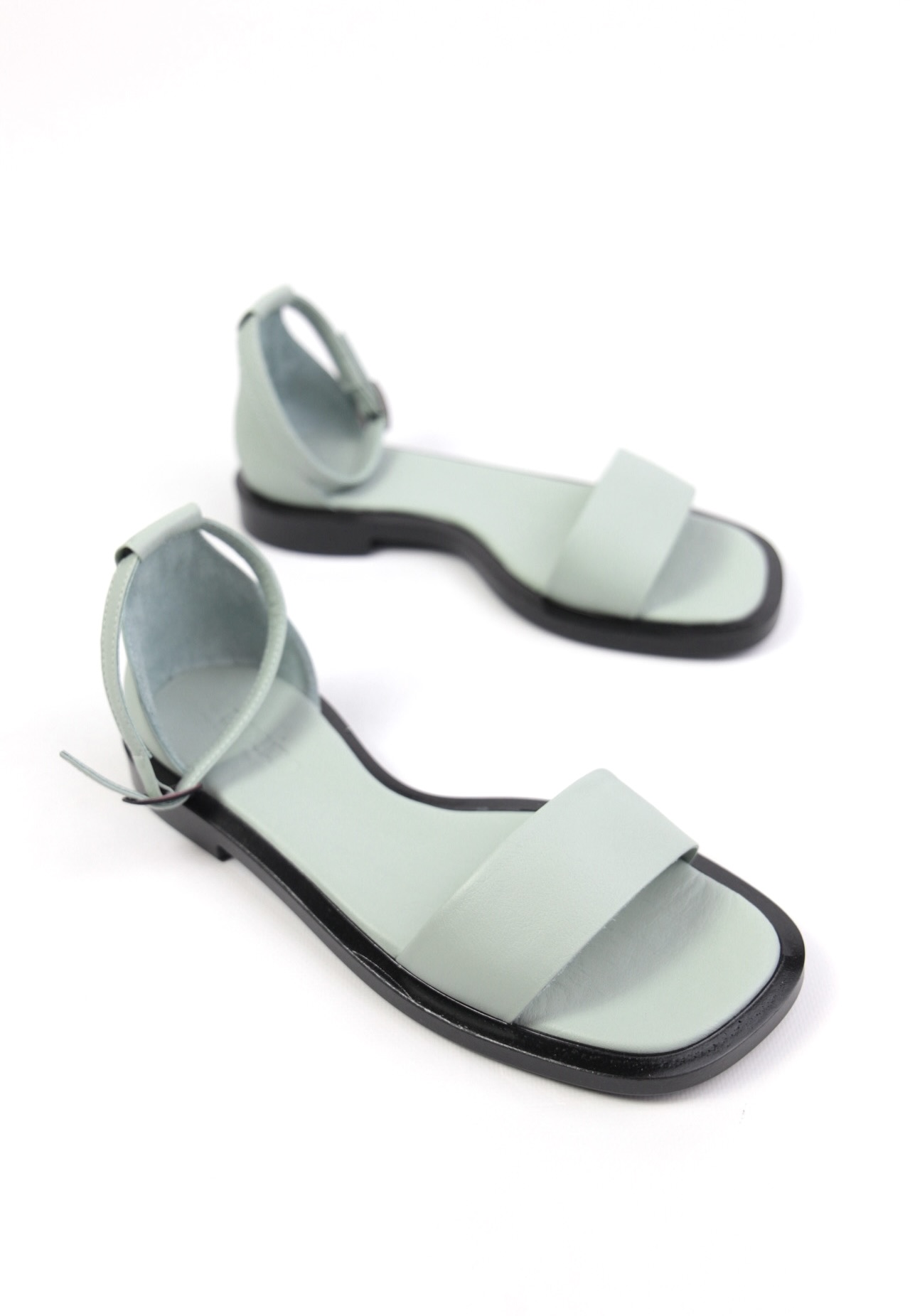 картинка Сандалии кожаные Benito от магазина Pratik