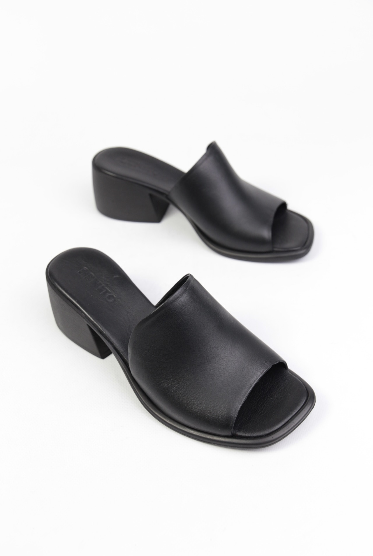 картинка Сабо кожаные Benito от магазина Pratik