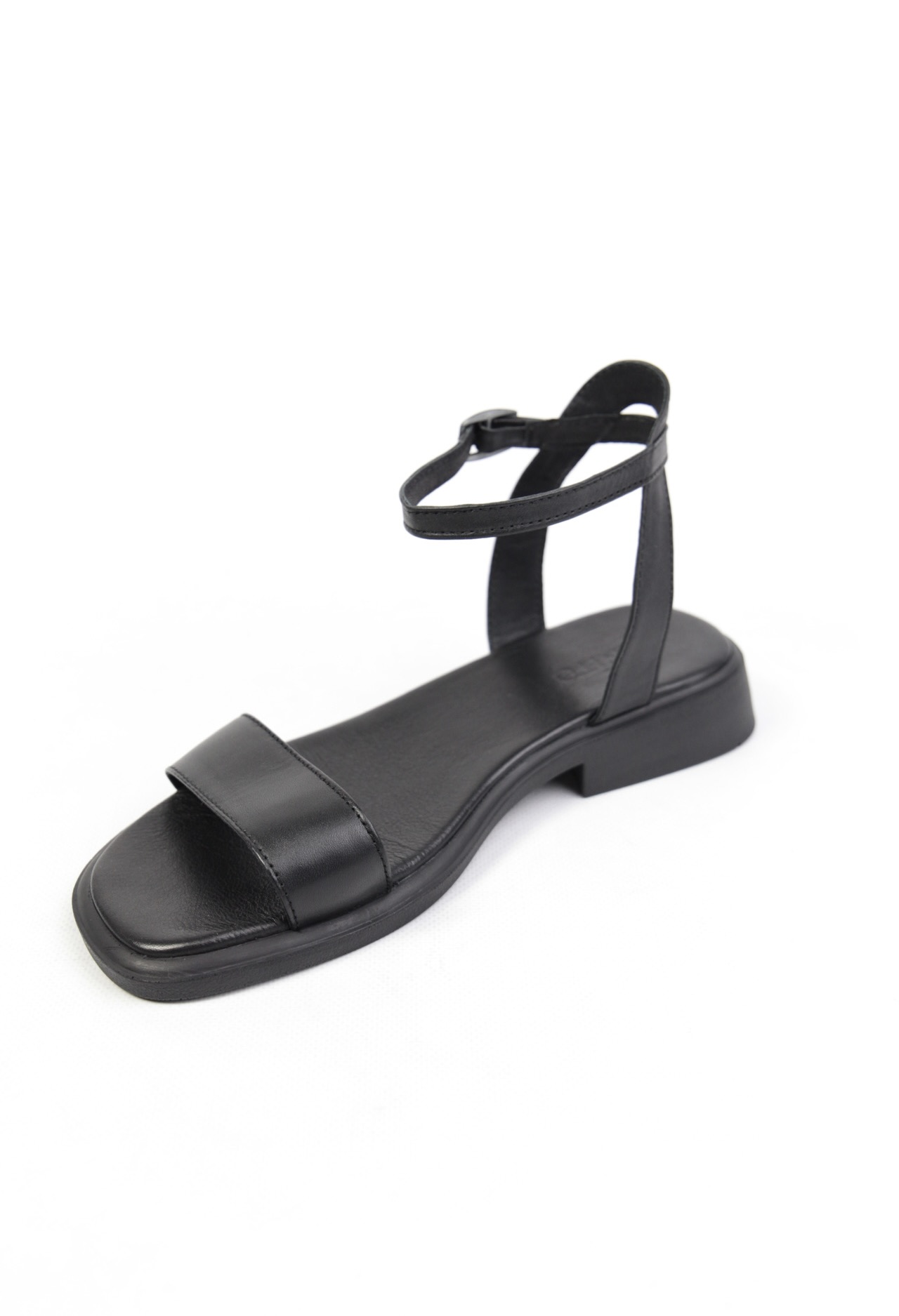 картинка Сандалии кожаные Benito от магазина Pratik