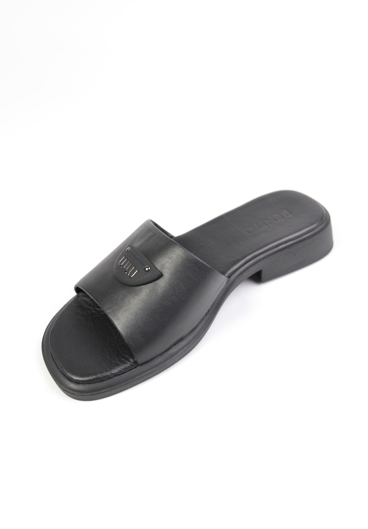 картинка Шлепанцы кожаные Benito от магазина Pratik