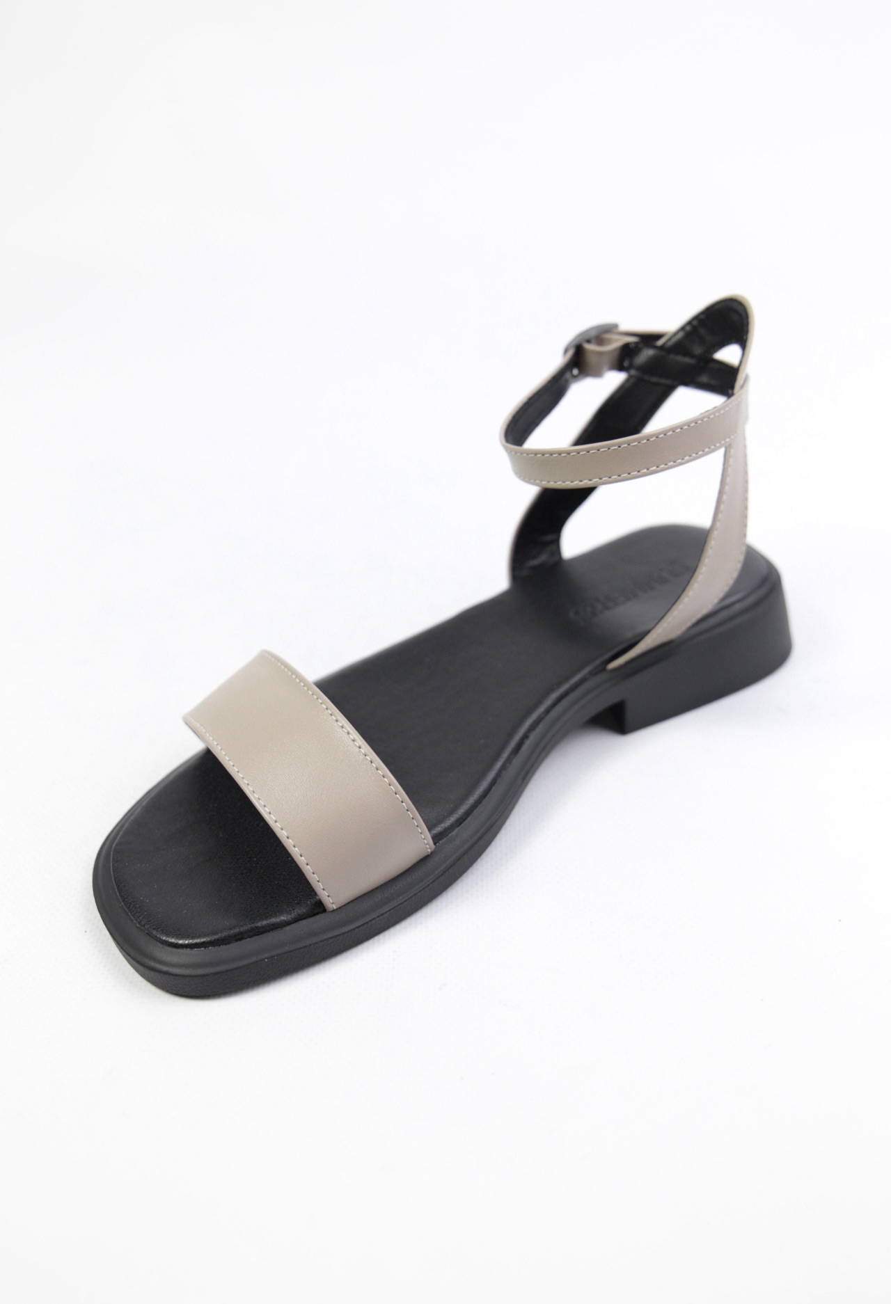 картинка Сандалии кожаные Benito от магазина Pratik