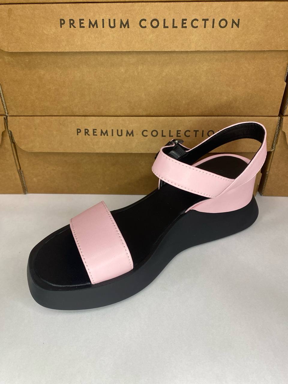 картинка Босоножки кожаные Benito от магазина Pratik