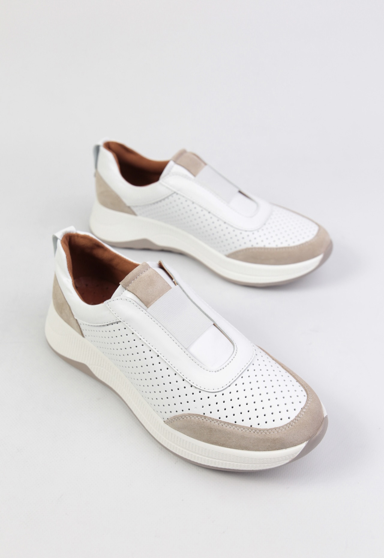 картинка  Кроссовки кожаные Benito от магазина Pratik