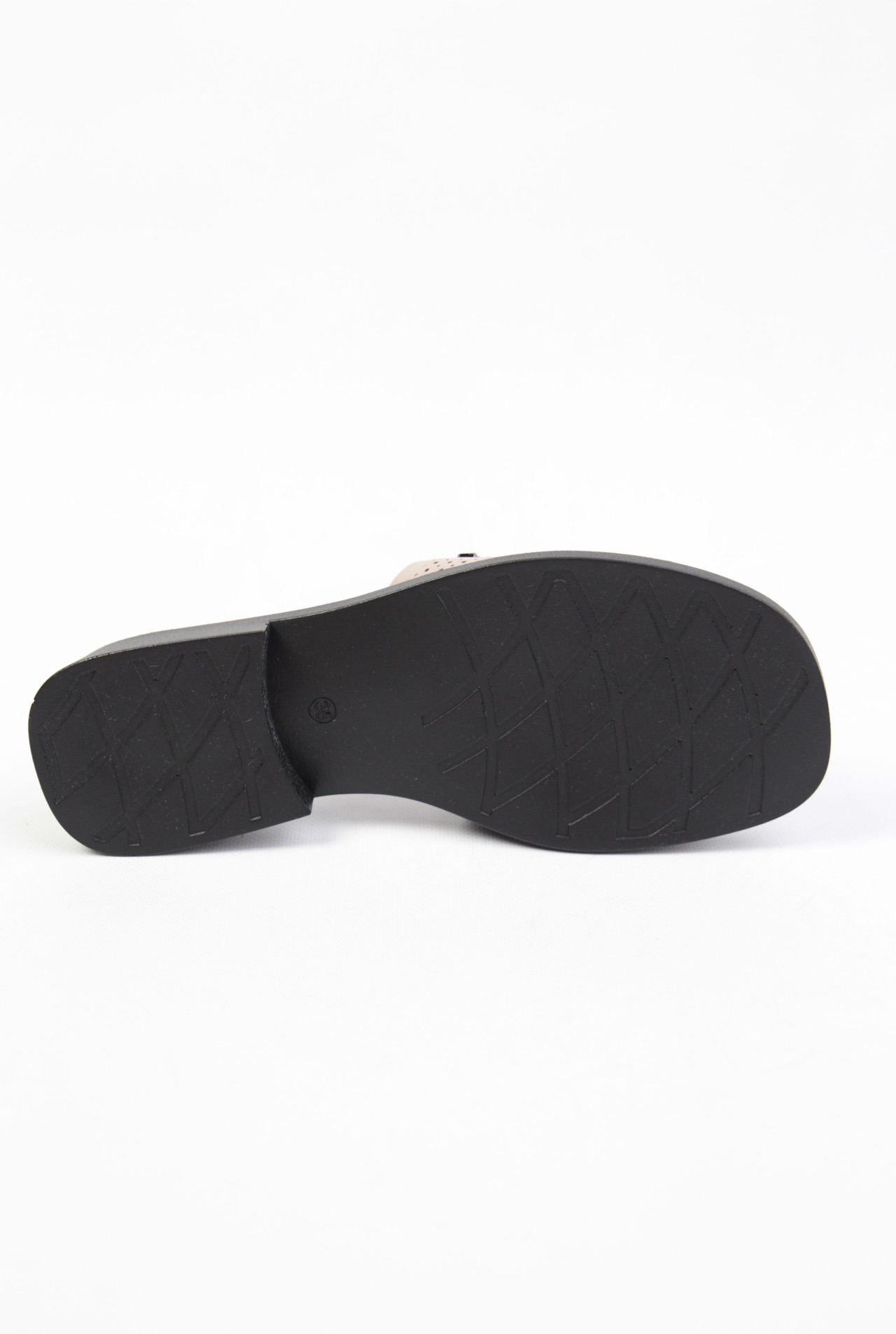 картинка Шлепанцы кожаные Benito от магазина Pratik