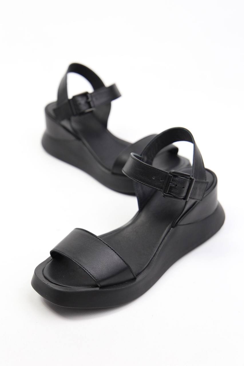 картинка Босоножки кожаные Benito от магазина Pratik