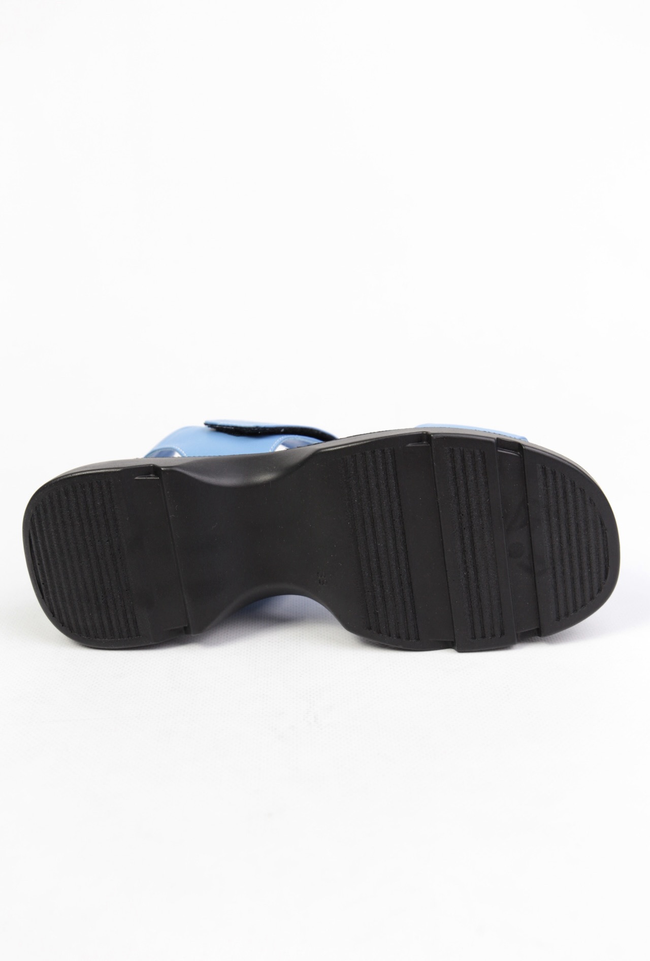 картинка Босоножки кожаные Benito от магазина Pratik