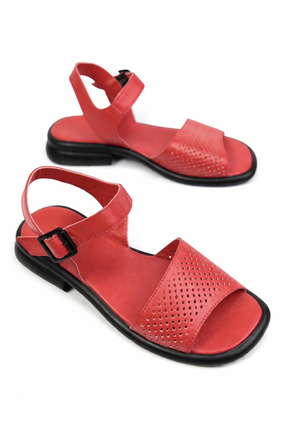 картинка Сандалии кожаные Benito от магазина Pratik