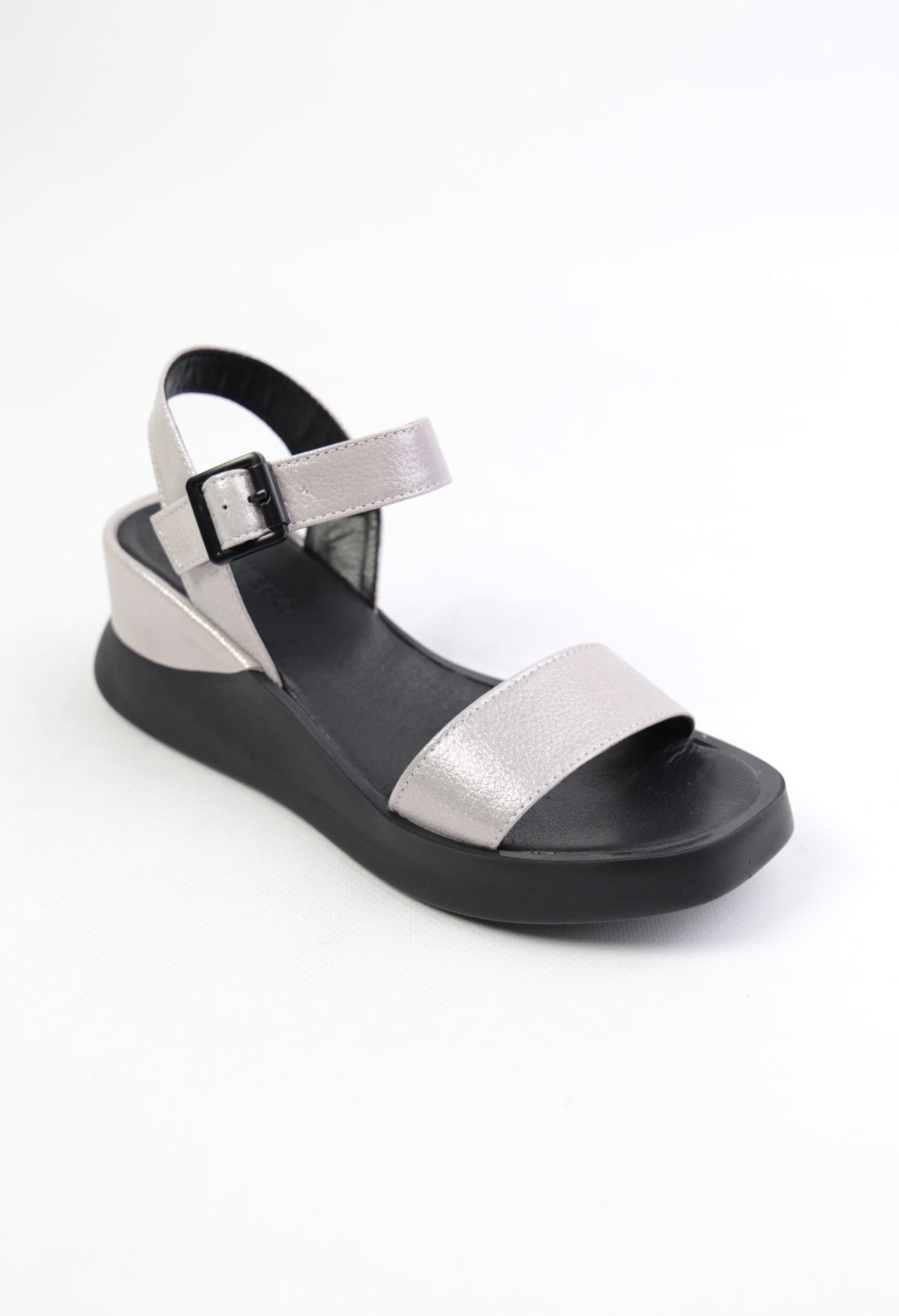 картинка Босоножки кожаные Benito от магазина Pratik