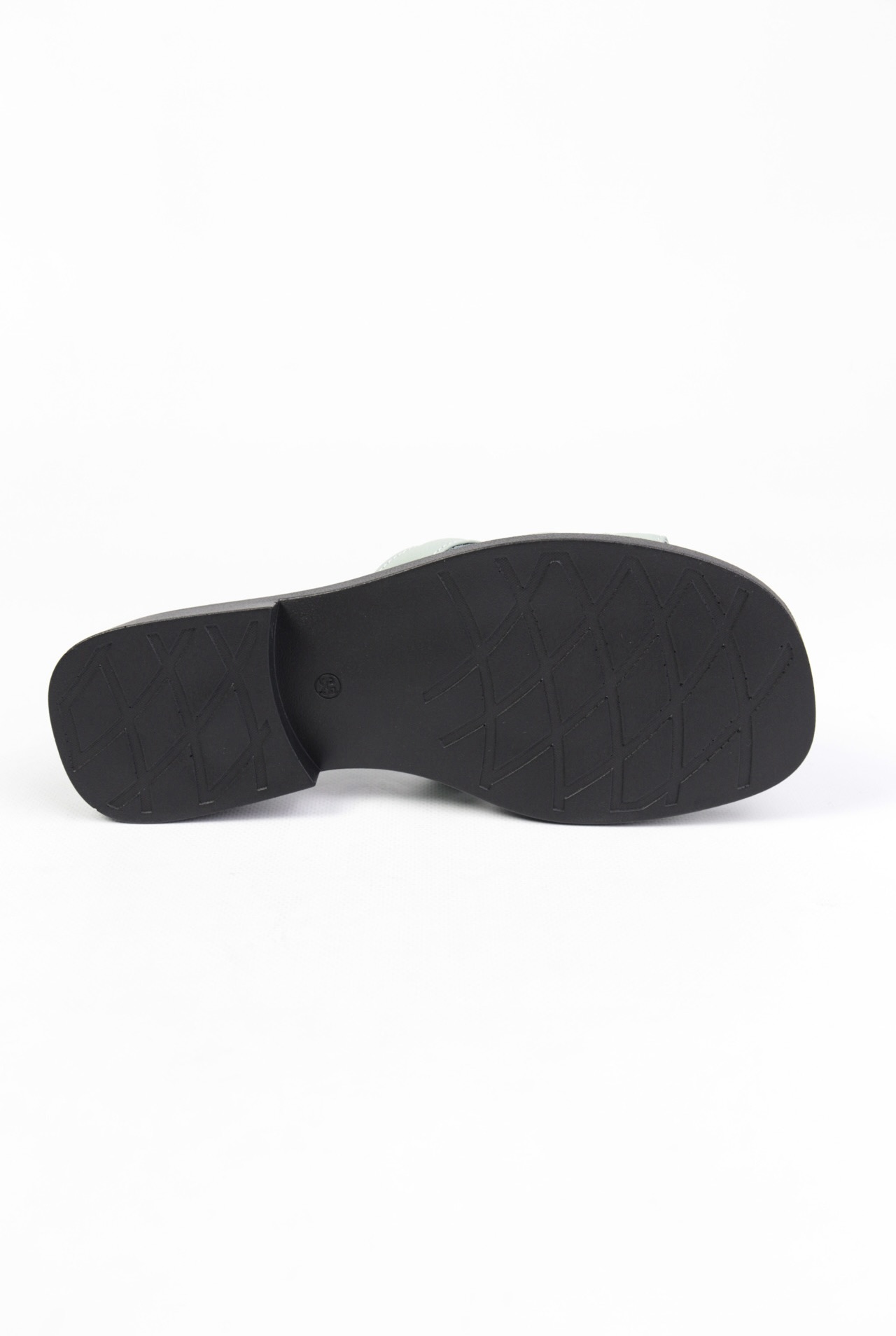 картинка Шлепанцы кожаные Benito от магазина Pratik