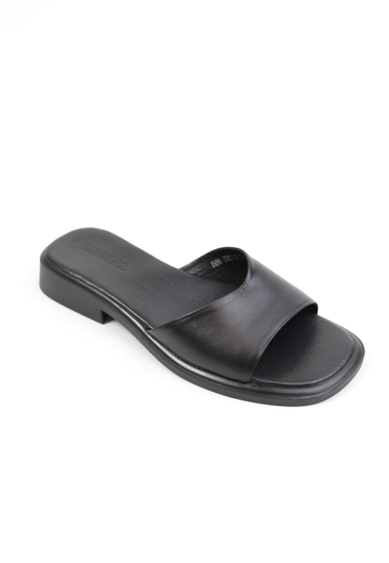 картинка Шлепанцы кожаные Benito от магазина Pratik