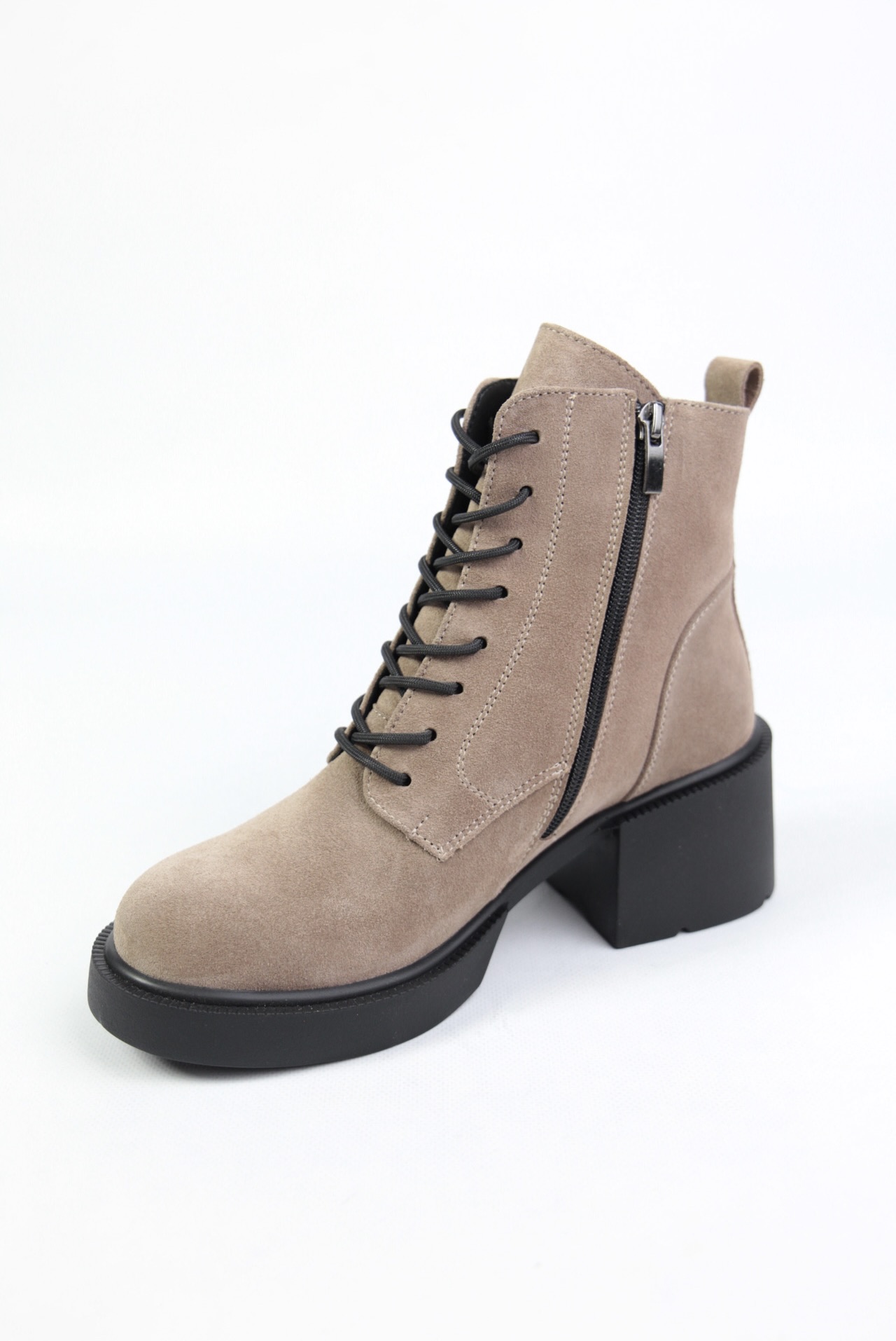 картинка Ботильоны замшевые Benito от магазина Pratik