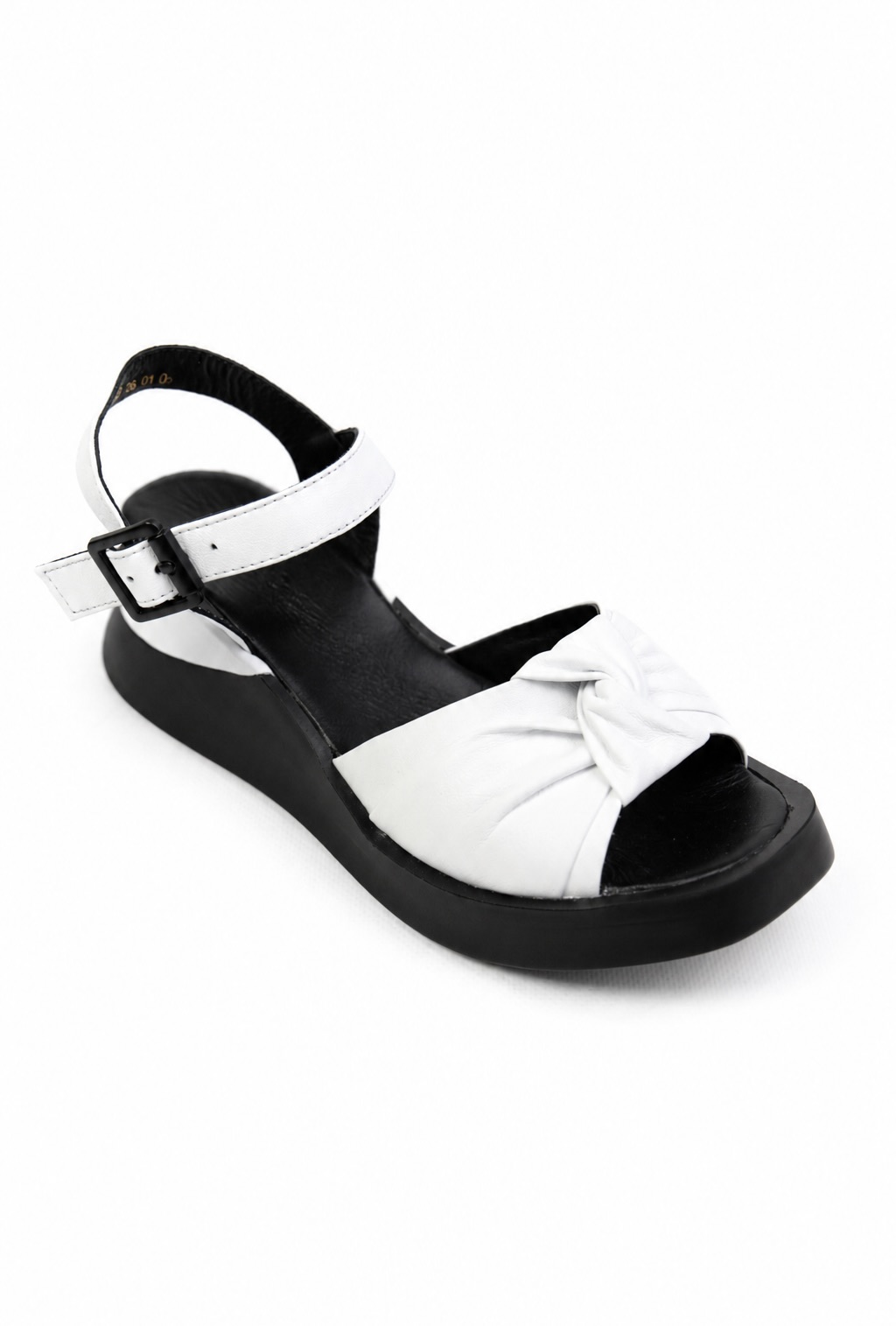 картинка Босоножки кожаные Benito от магазина Pratik