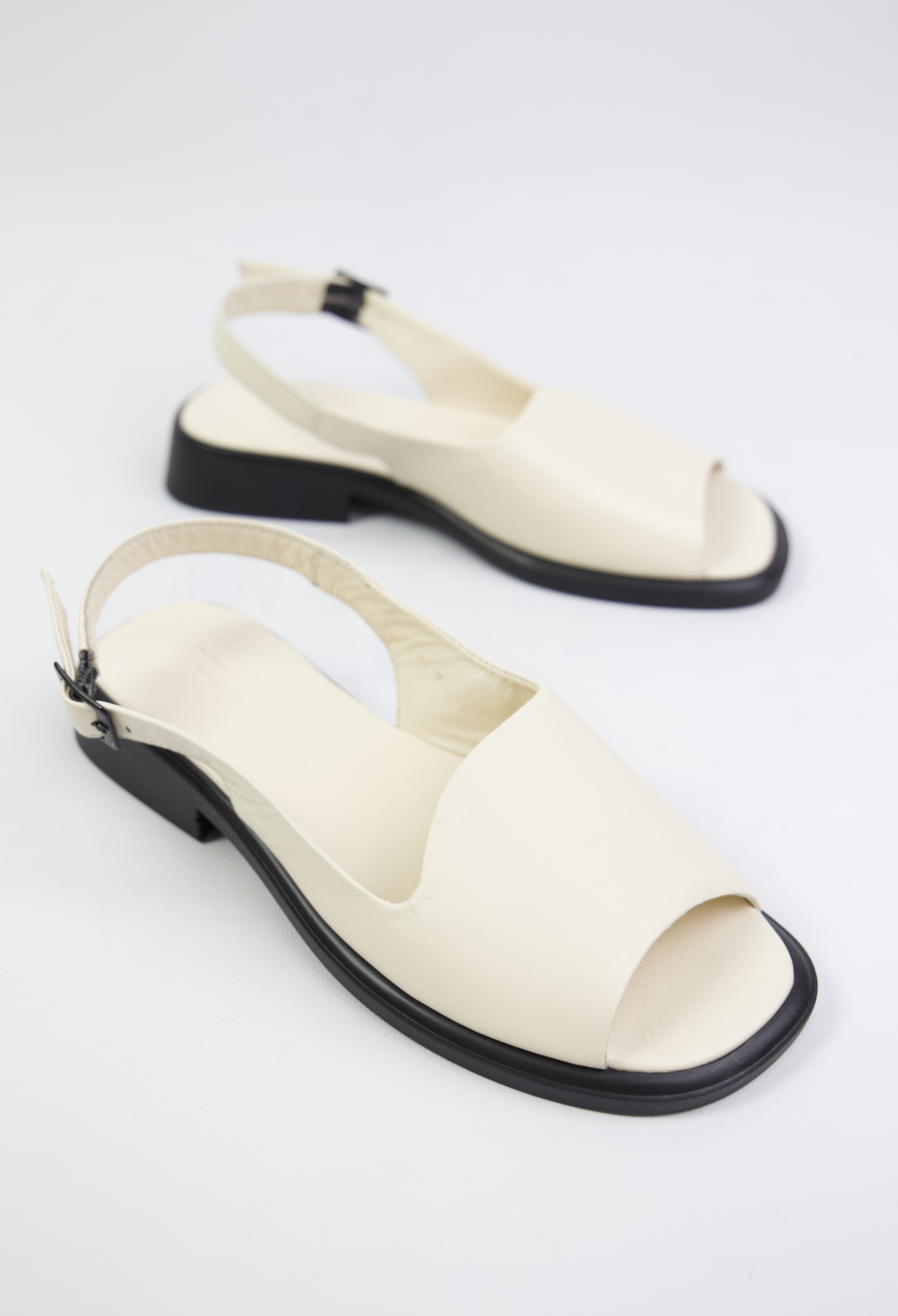 картинка Сандалии кожаные Benito от магазина Pratik