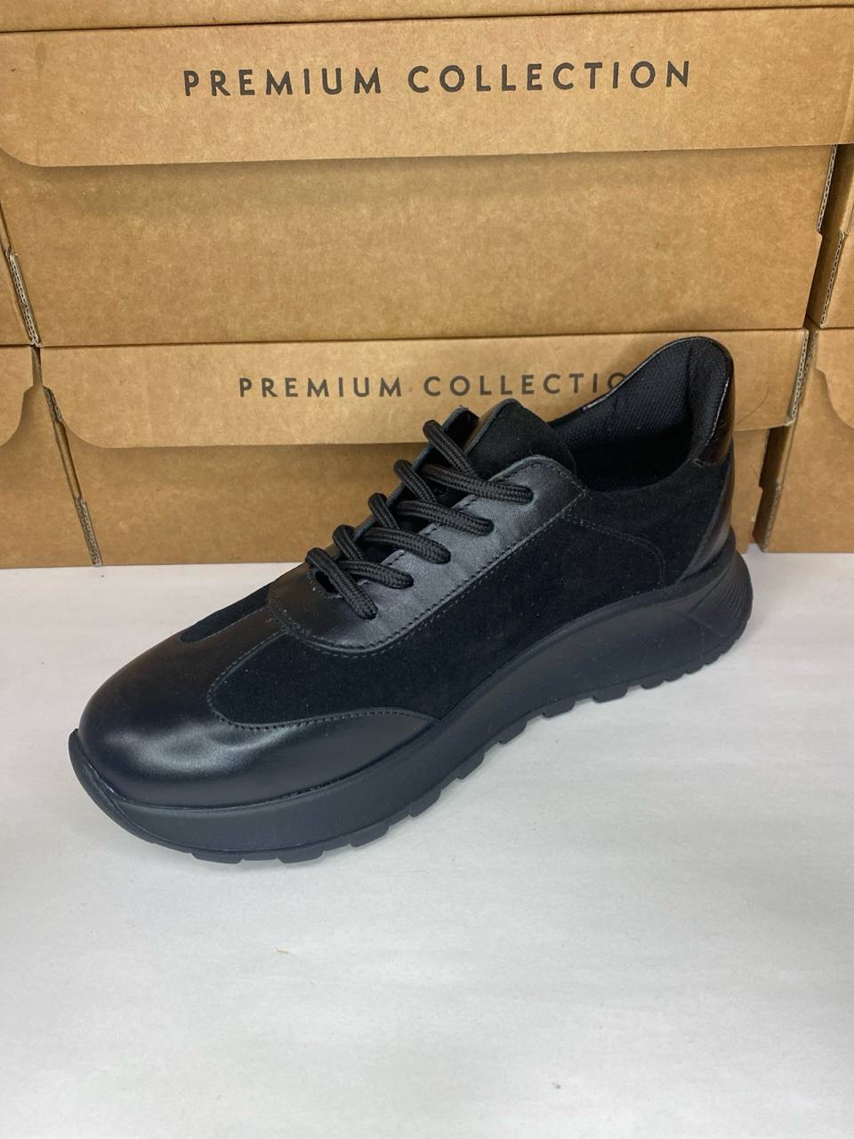 картинка Кроссовки замшевые Benito от магазина Pratik