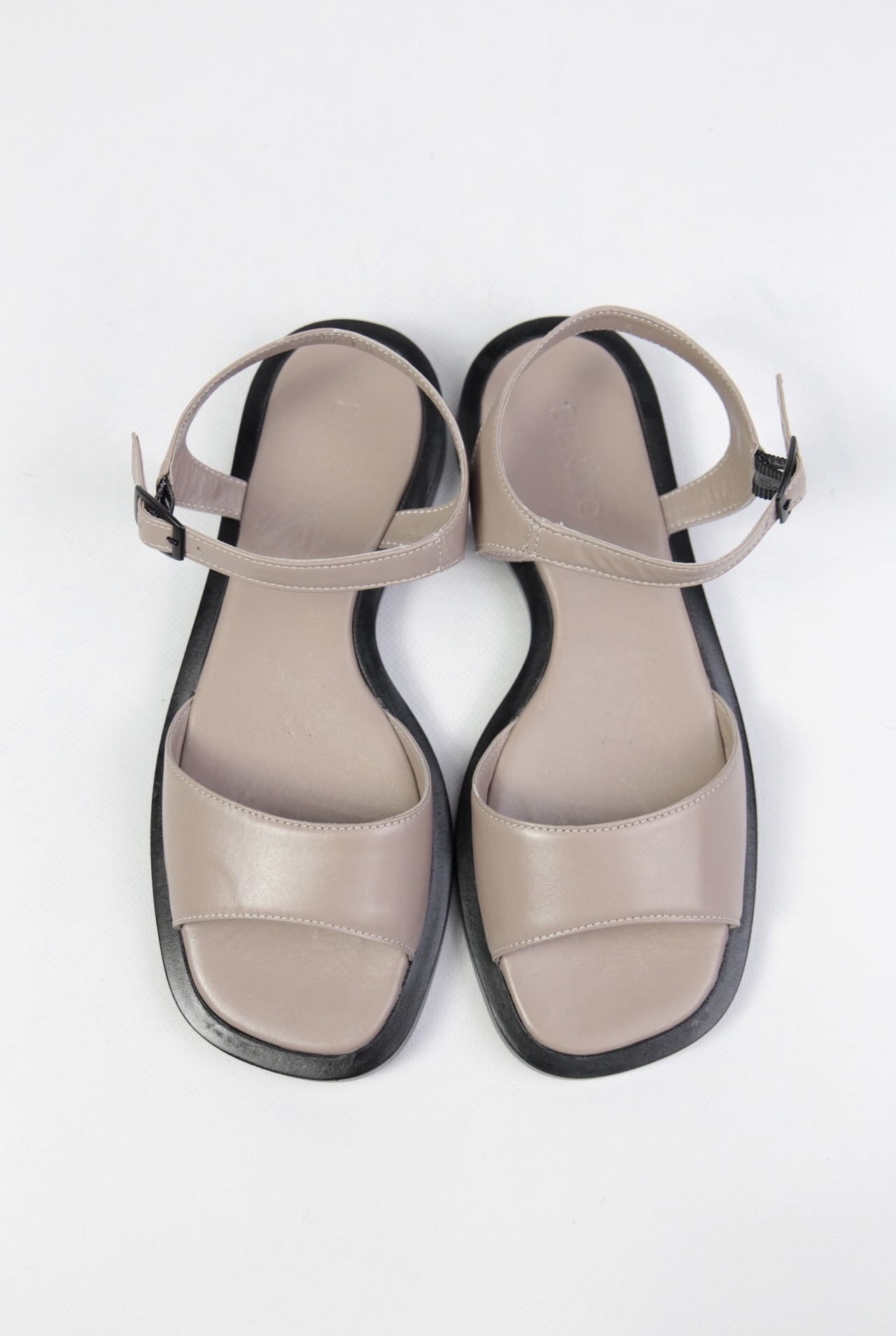 картинка Сандалии кожаные Benito от магазина Pratik