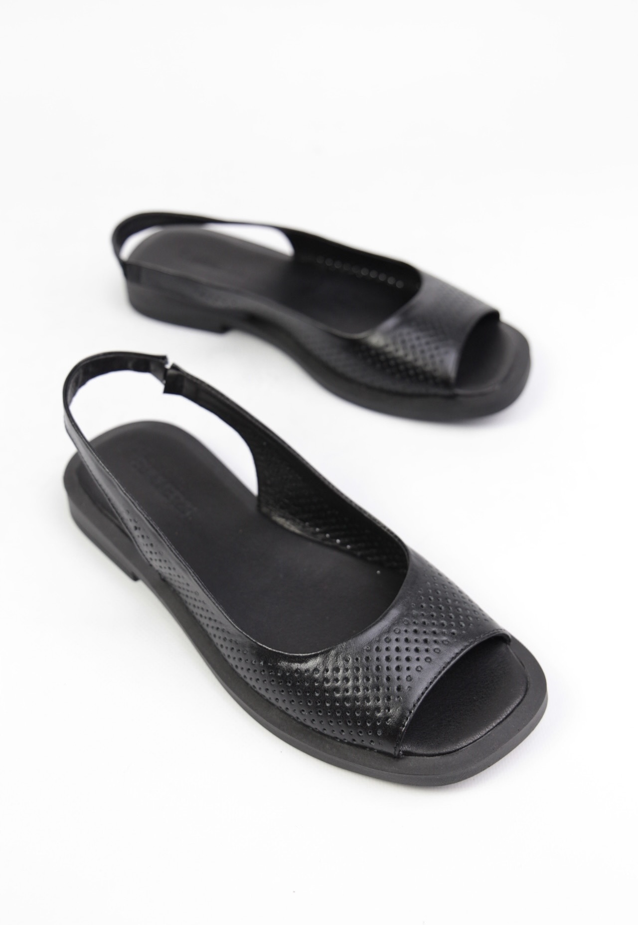 картинка Сандалии кожаные Benito от магазина Pratik