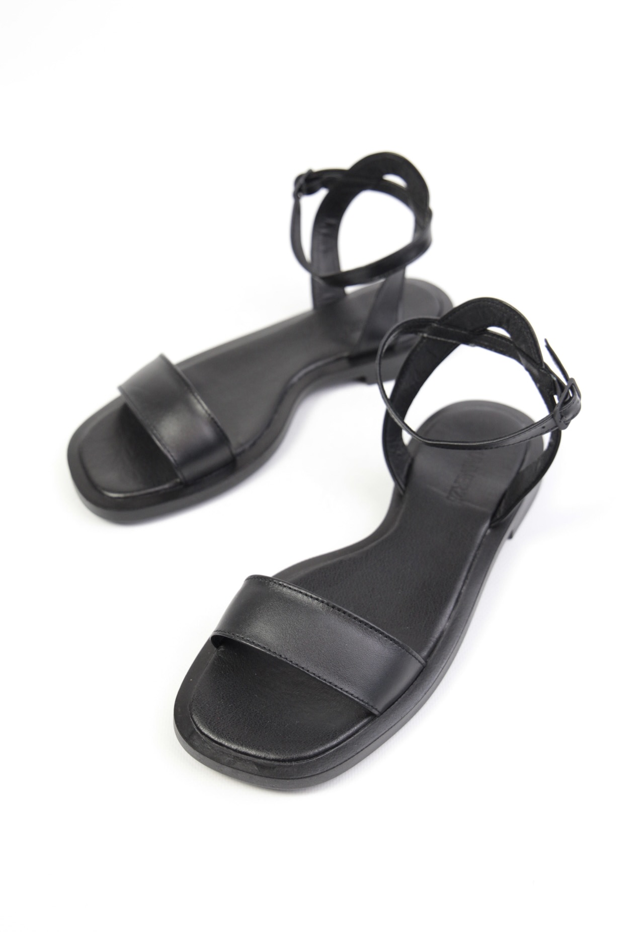 картинка Сандалии кожаные Benito от магазина Pratik