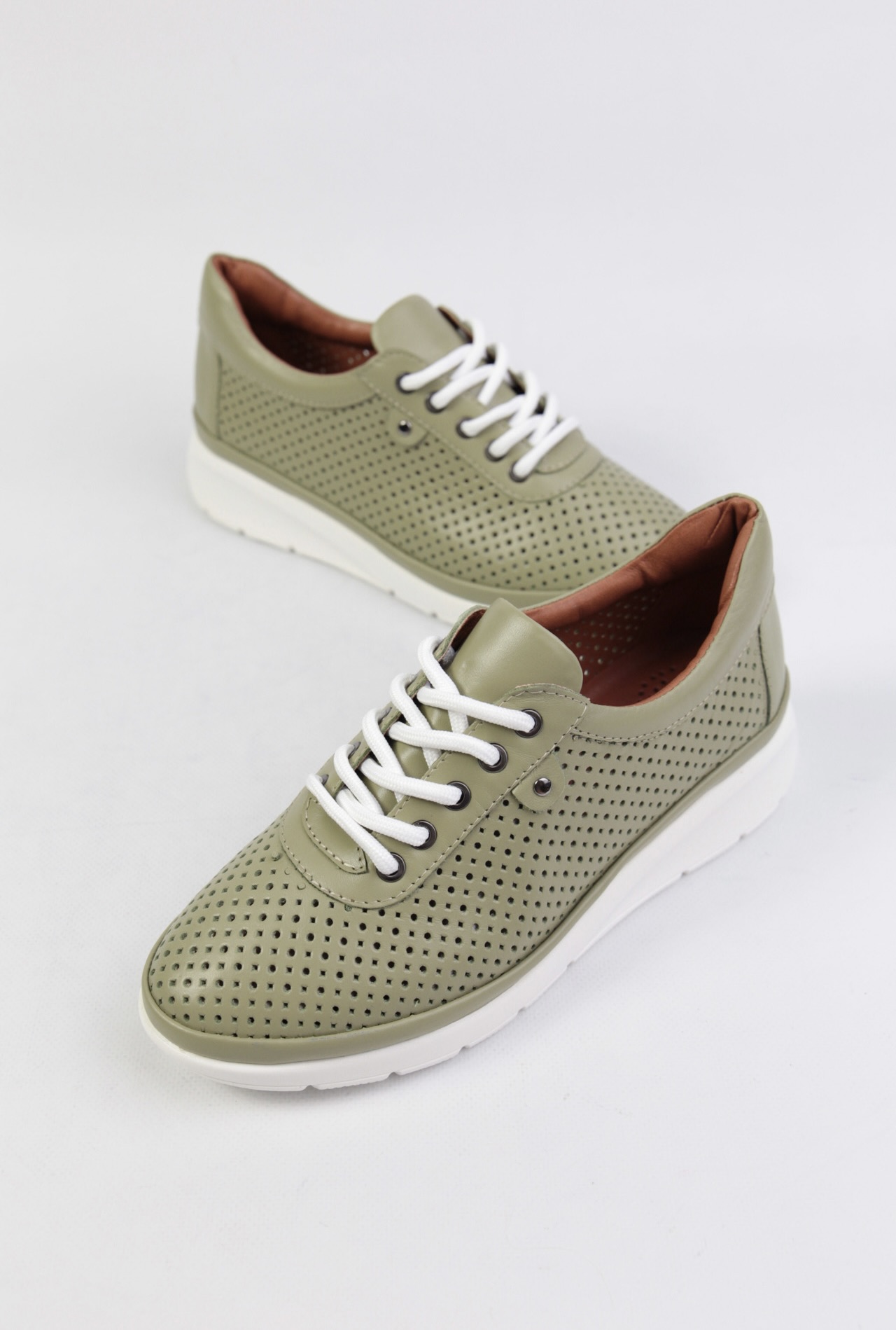 картинка Кроссовки кожаные Benito от магазина Pratik