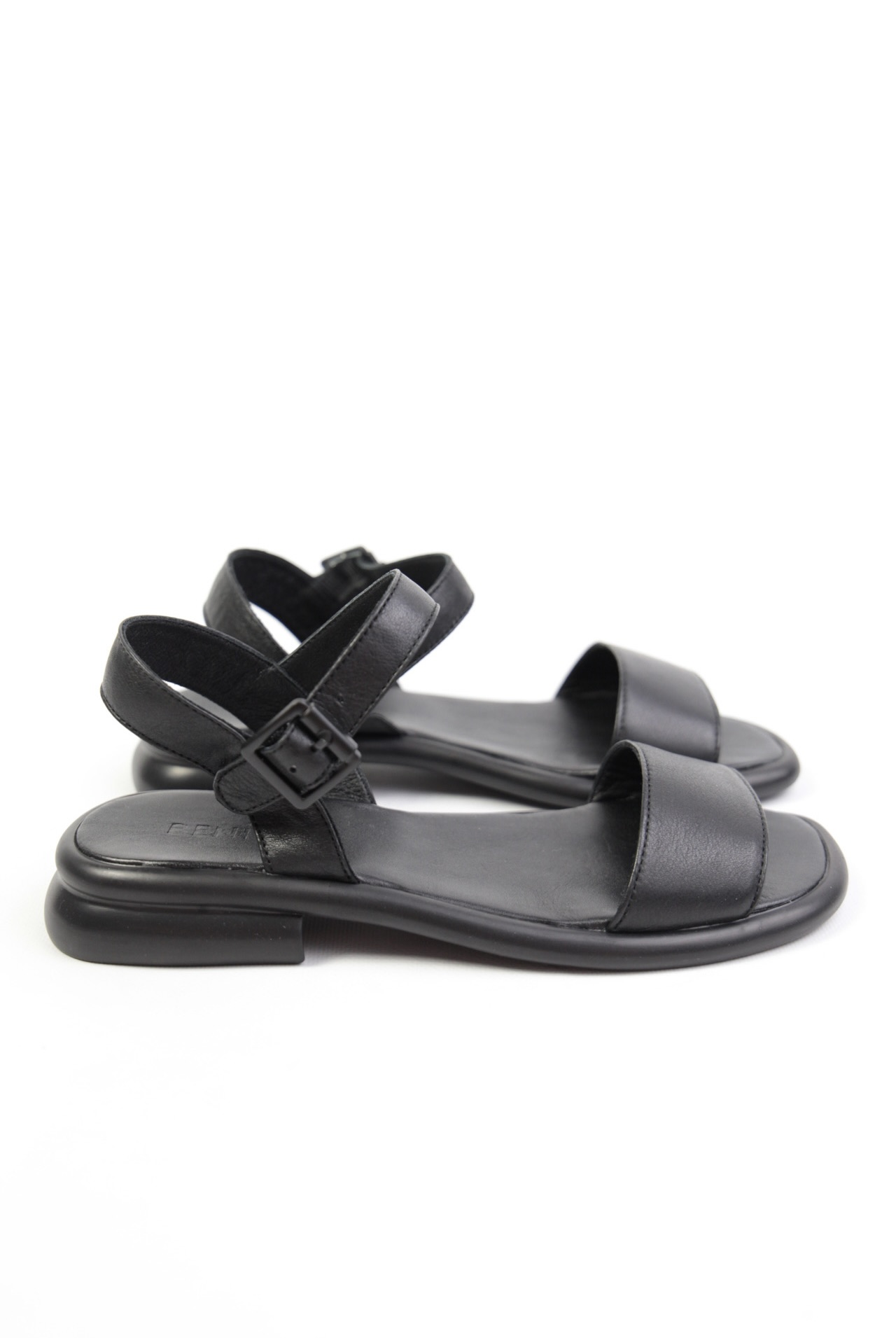 картинка Сандалии кожаные Benito от магазина Pratik