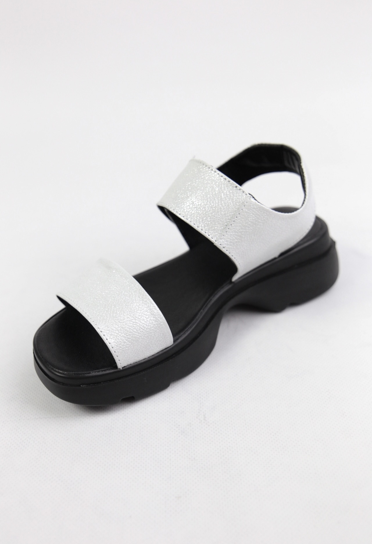 картинка Босоножки кожаные Benito от магазина Pratik