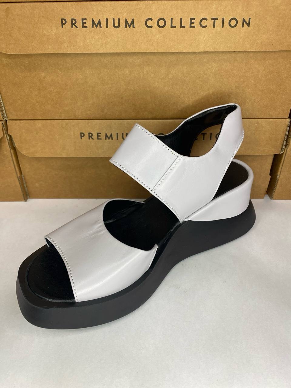 картинка Босоножки кожаные Benito от магазина Pratik