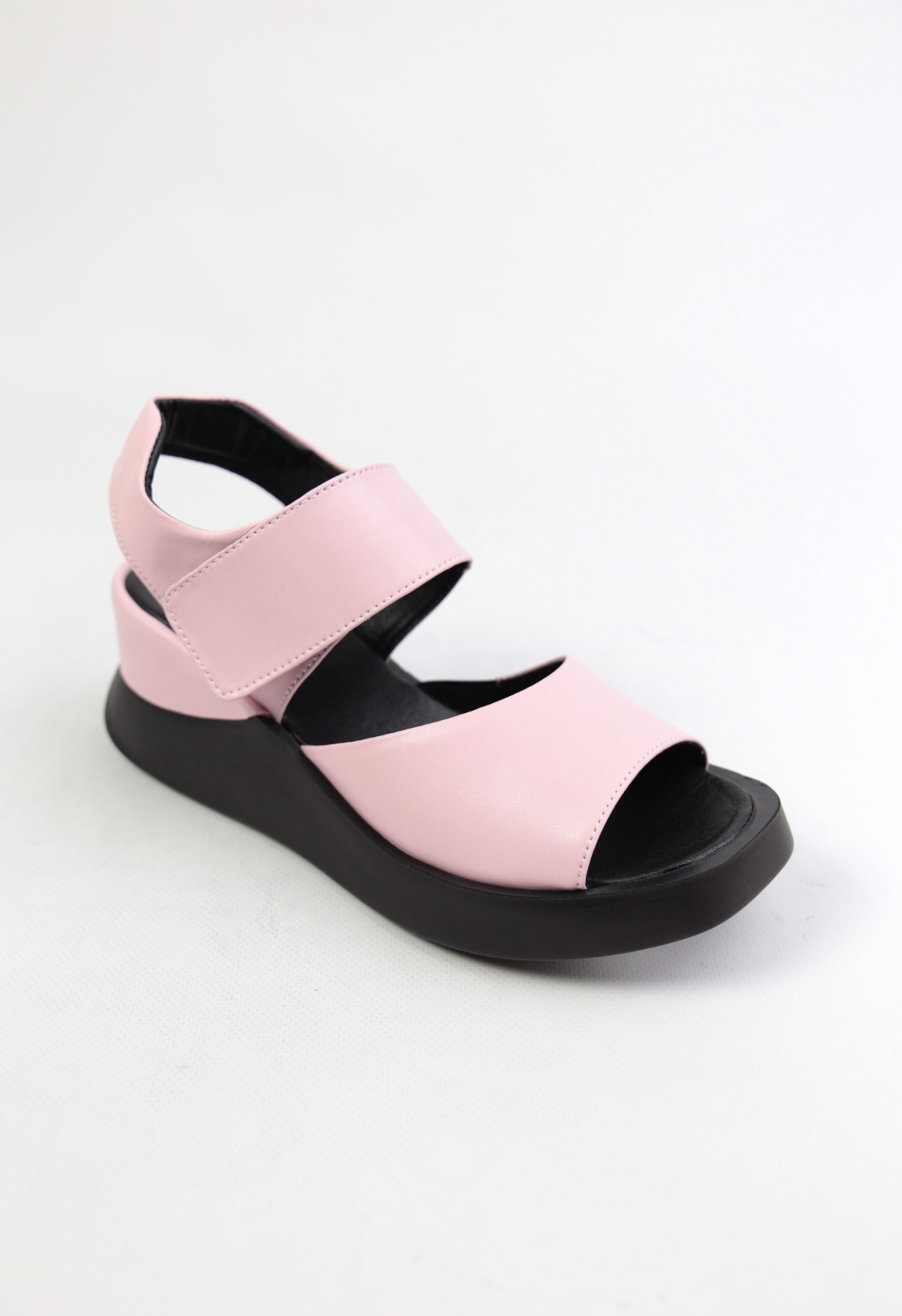 картинка Босоножки кожаные Benito от магазина Pratik