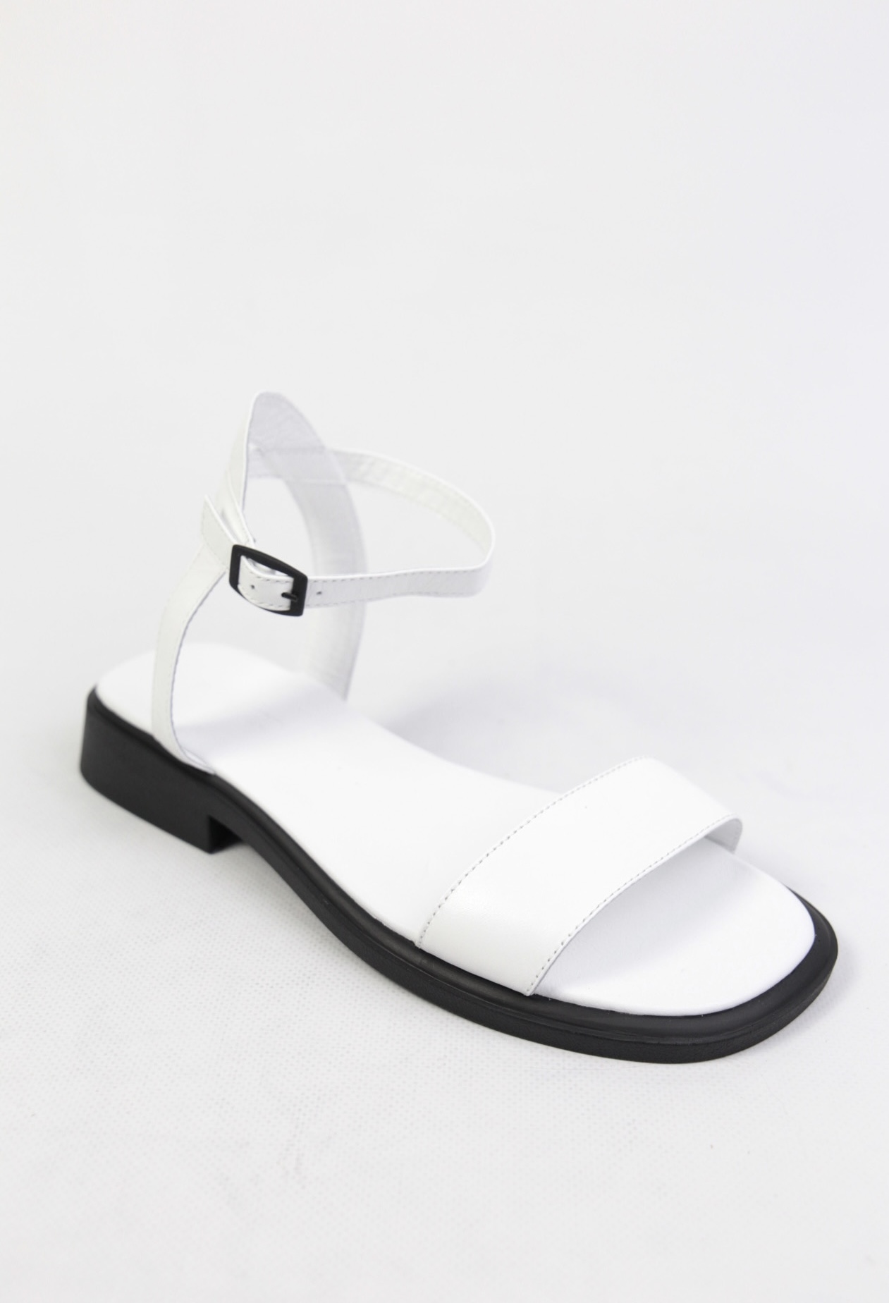 картинка Сандалии кожаные Benito от магазина Pratik