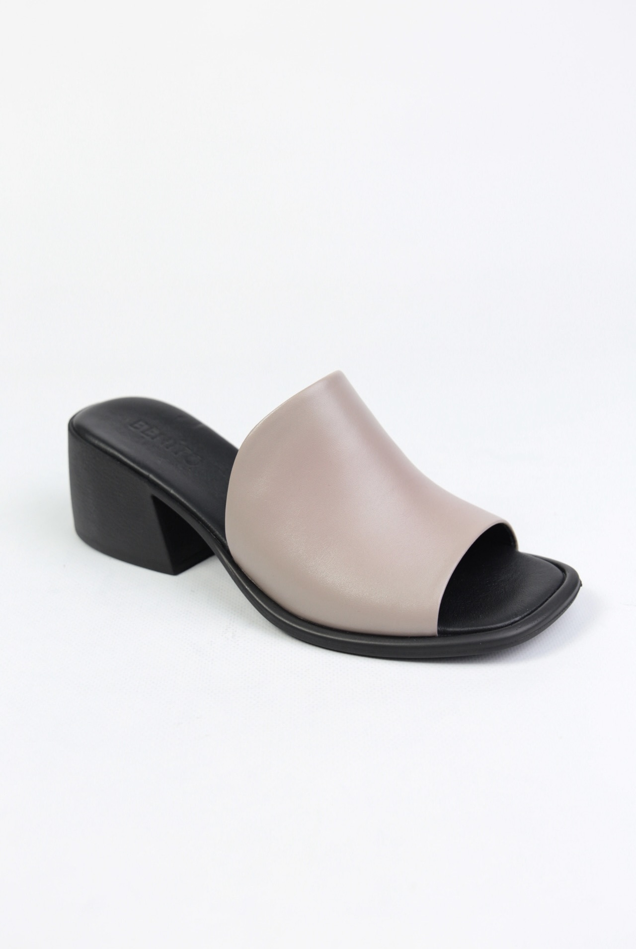 картинка Сабо кожаные Benito от магазина Pratik