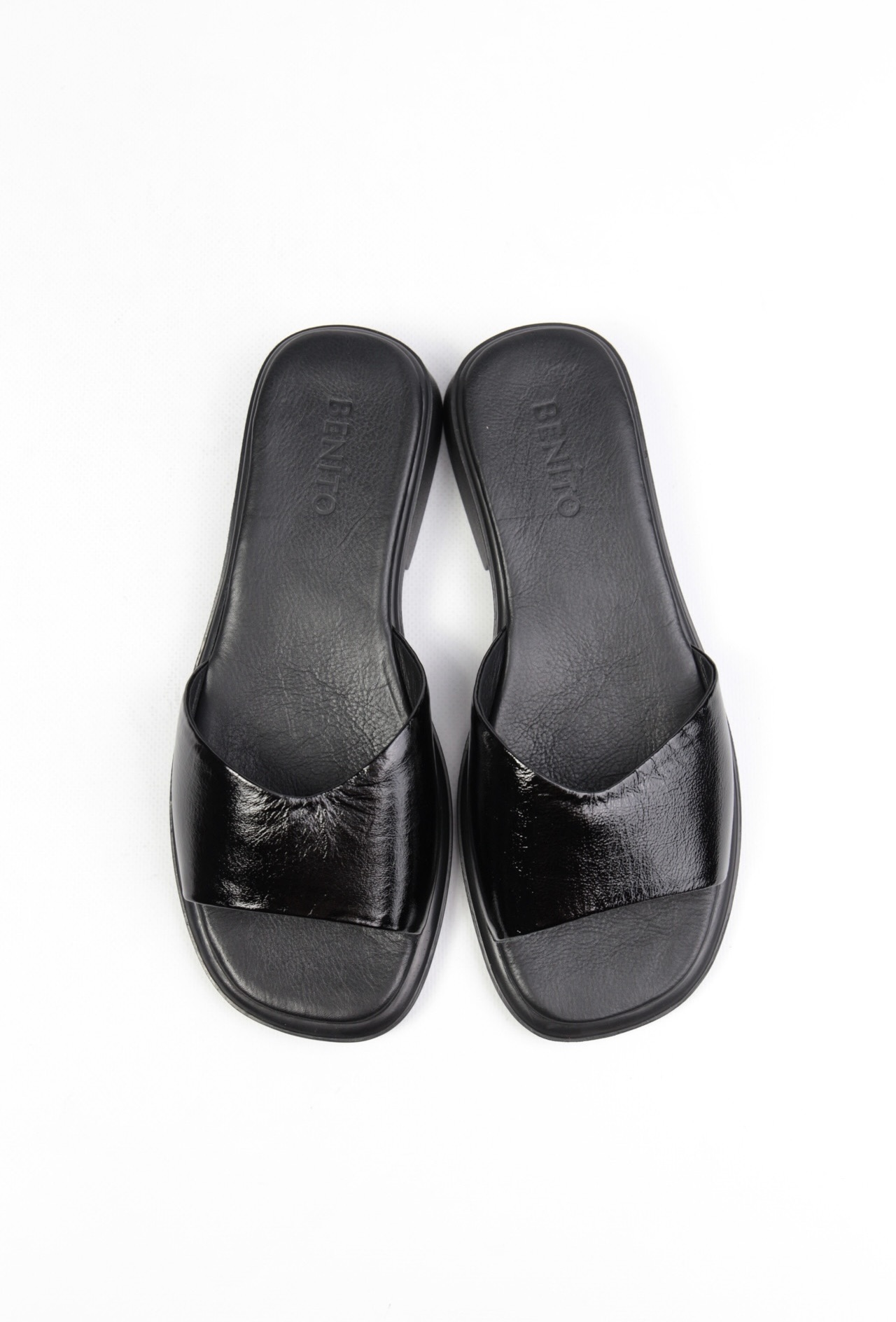 картинка Шлепанцы кожаные Benito от магазина Pratik