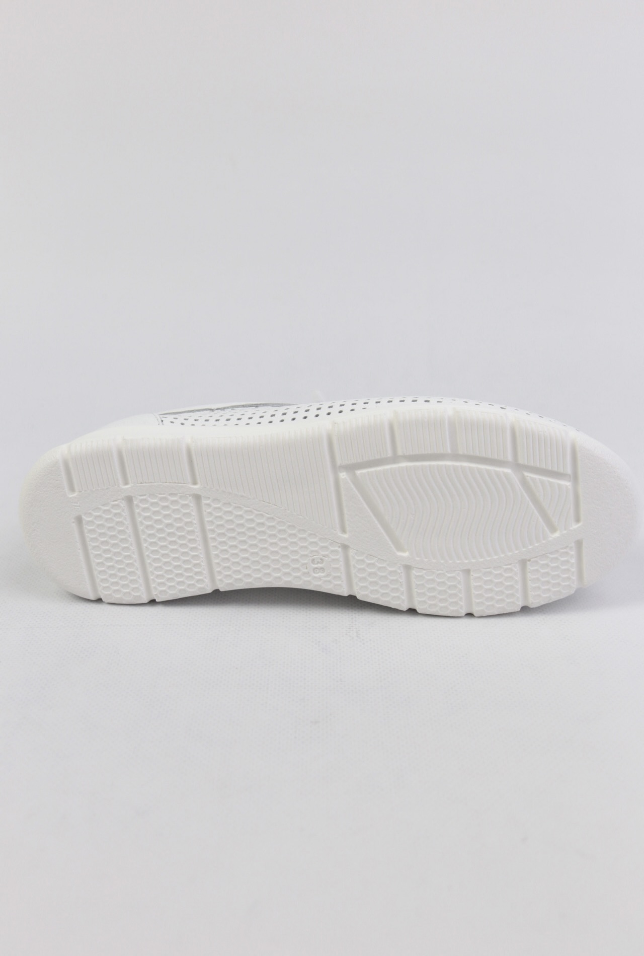 картинка Кроссовки кожаные Benito от магазина Pratik